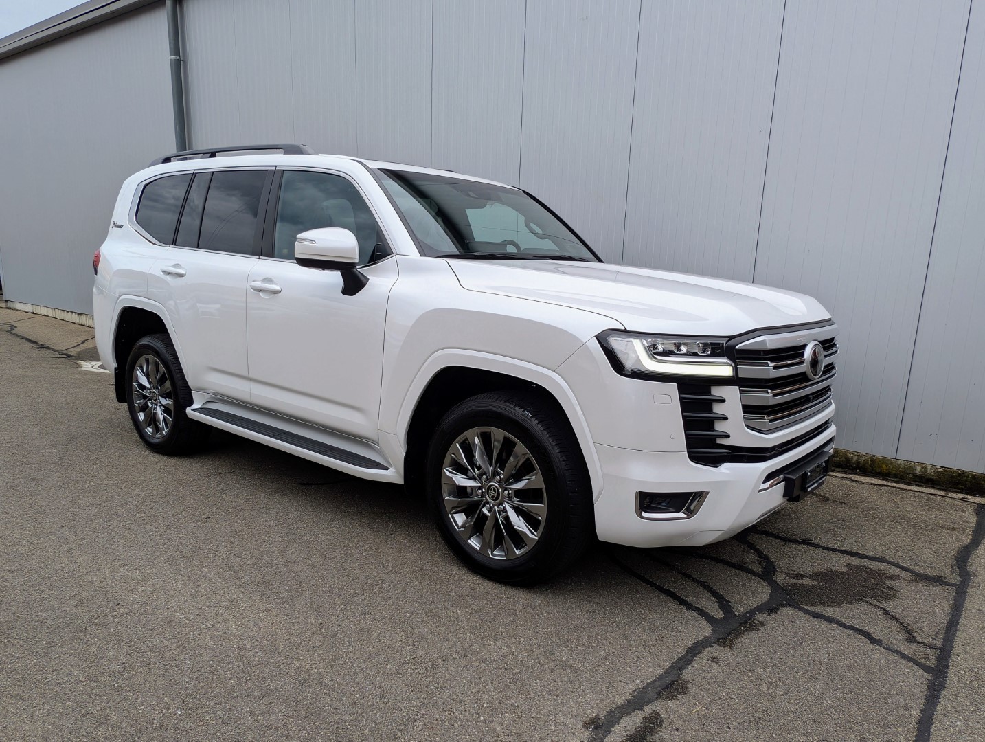 TOYOTA LAND CRUISER 300 V6 DIESEL 70th Anniv.-image-22