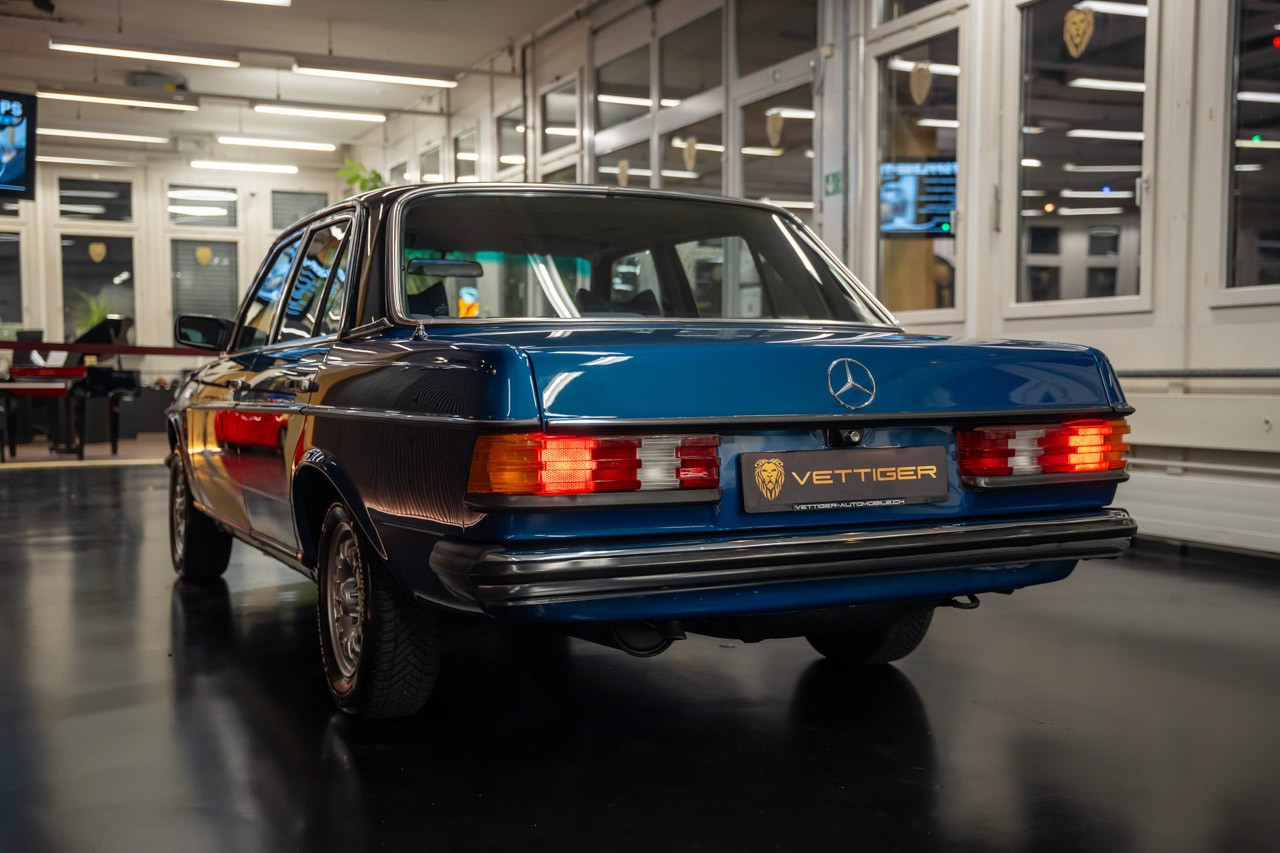 MERCEDES-BENZ 250-showroom-element-3