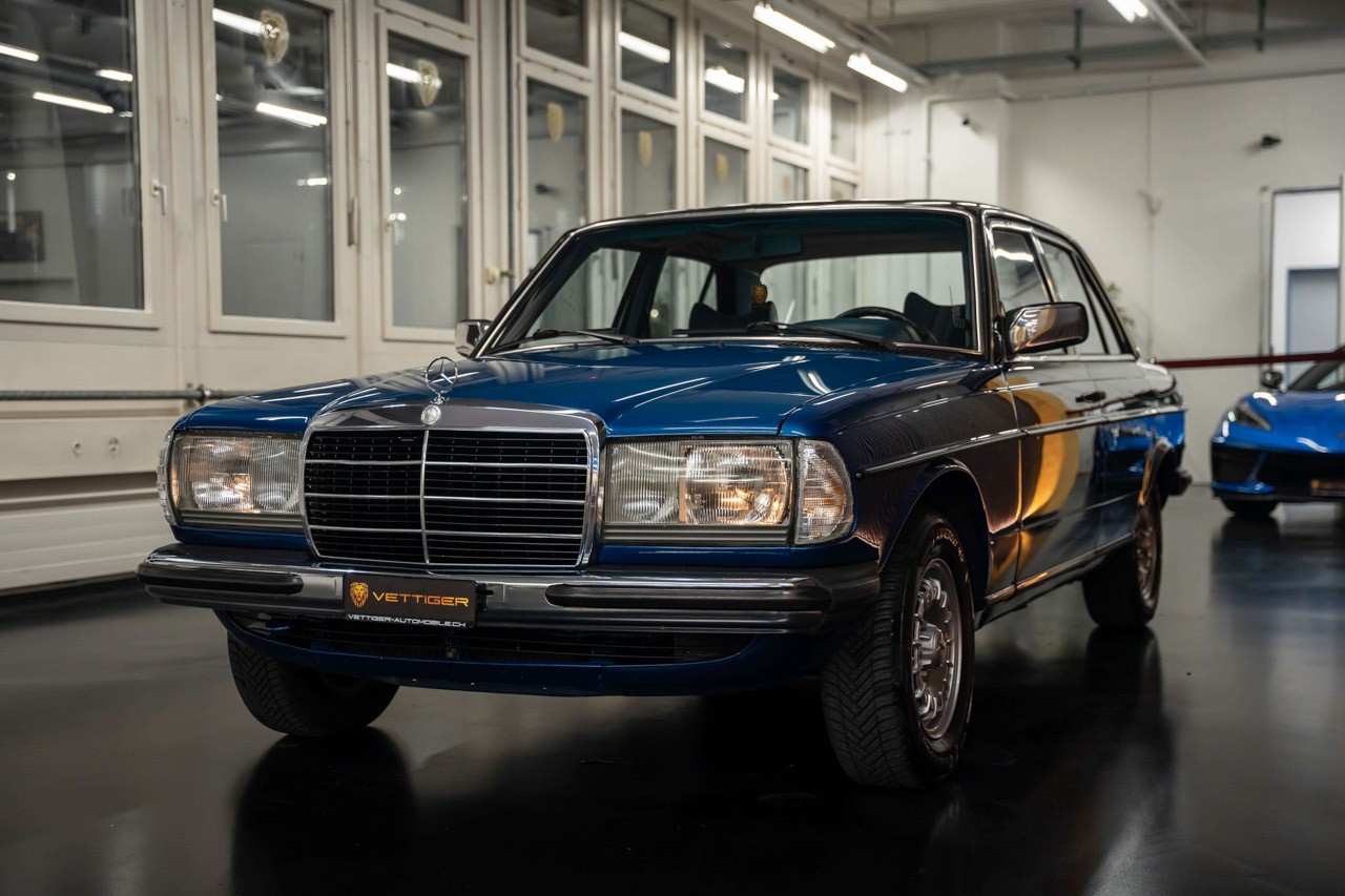 MERCEDES-BENZ 250-showroom-element-2