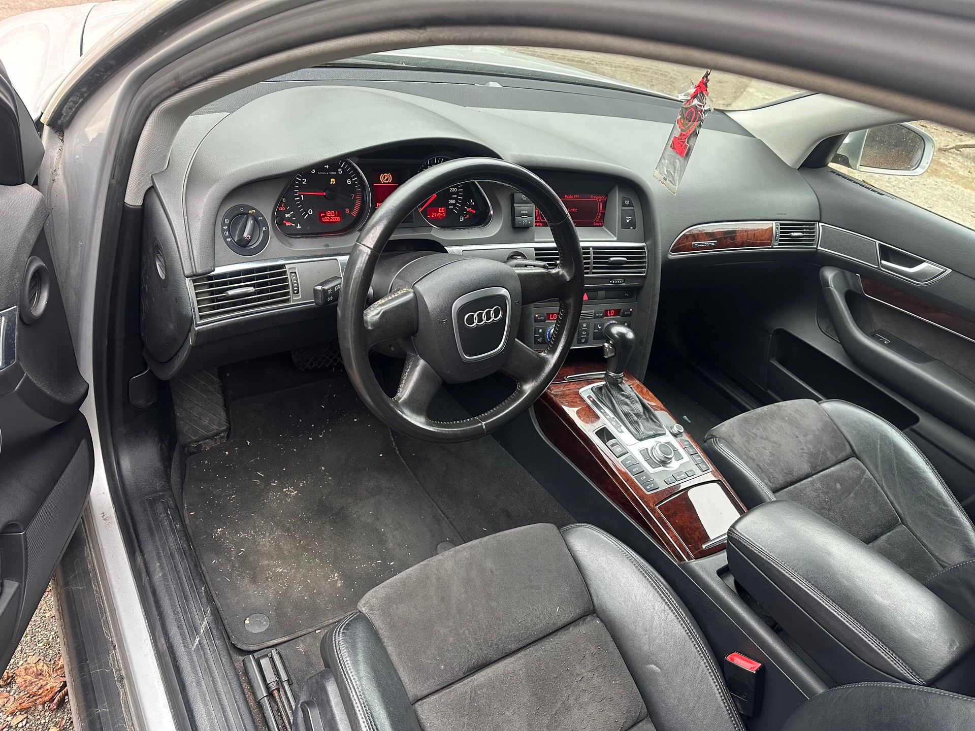 AUDI A6 Limousine 3.2 V6 FSI quattro-image-3