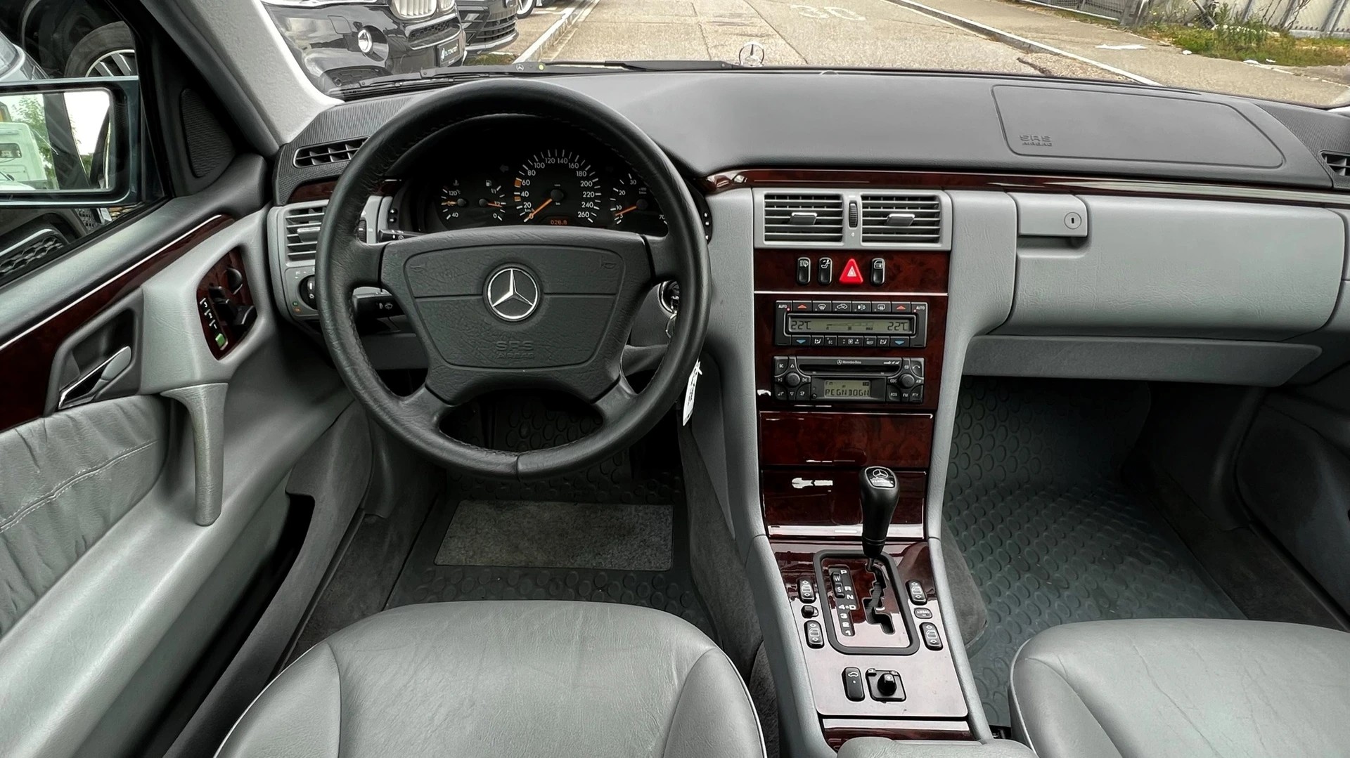 MERCEDES-BENZ E 280 ELÉGANCE 4-MATIC AUTOMATIC l 204 PS-image-23
