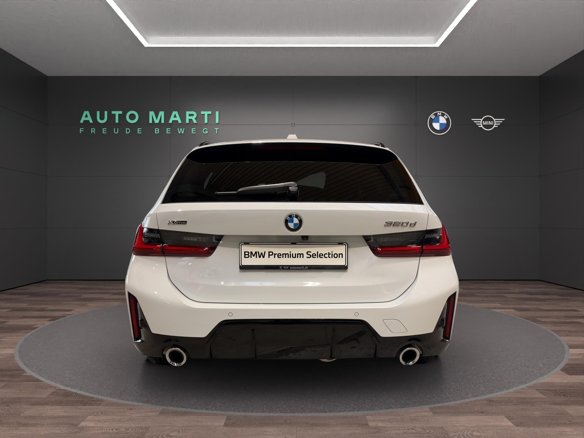 BMW 320d xDrive Touring M Sport-showroom-element-2