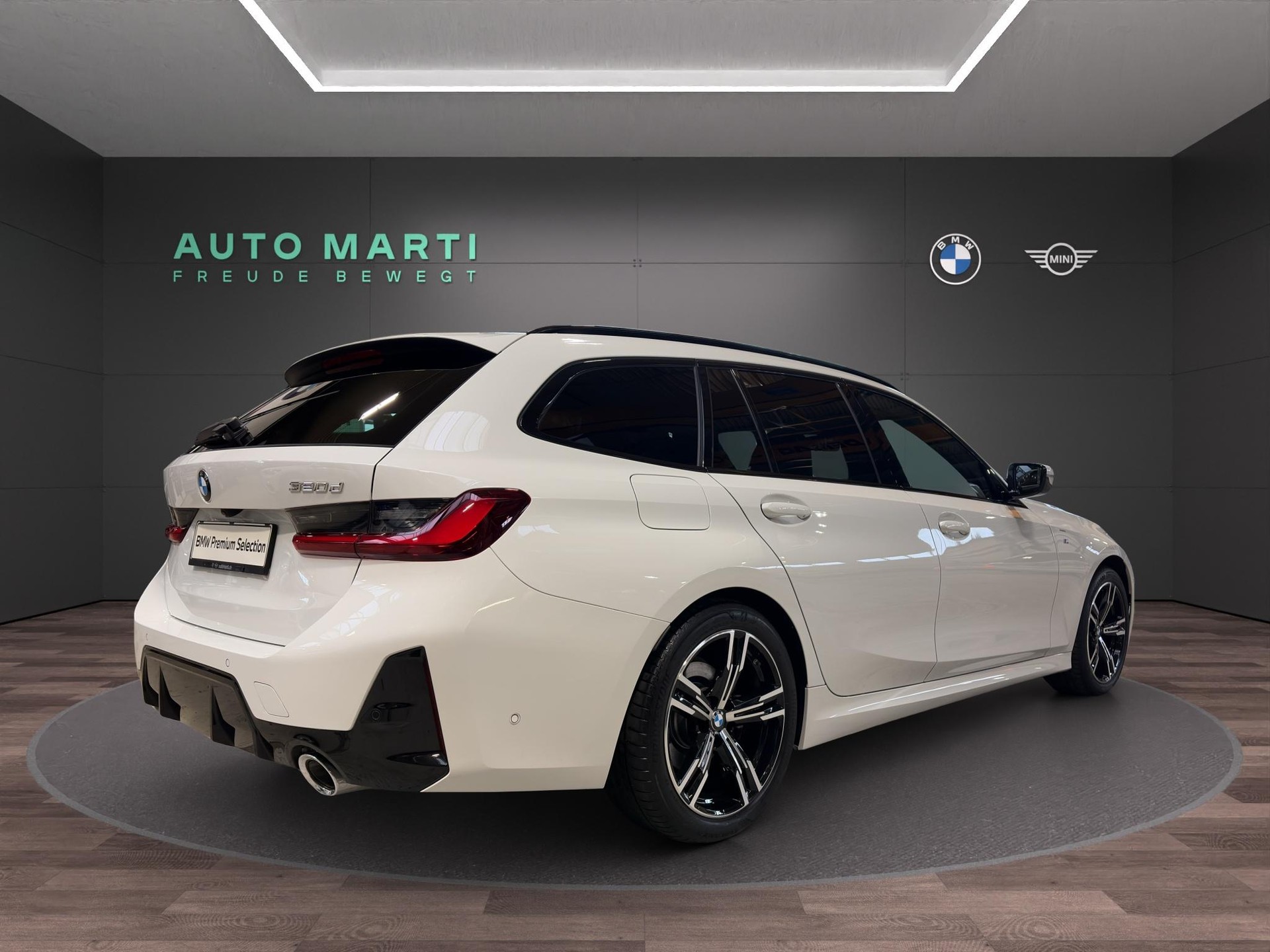 BMW 320d xDrive Touring M Sport-showroom-element-3