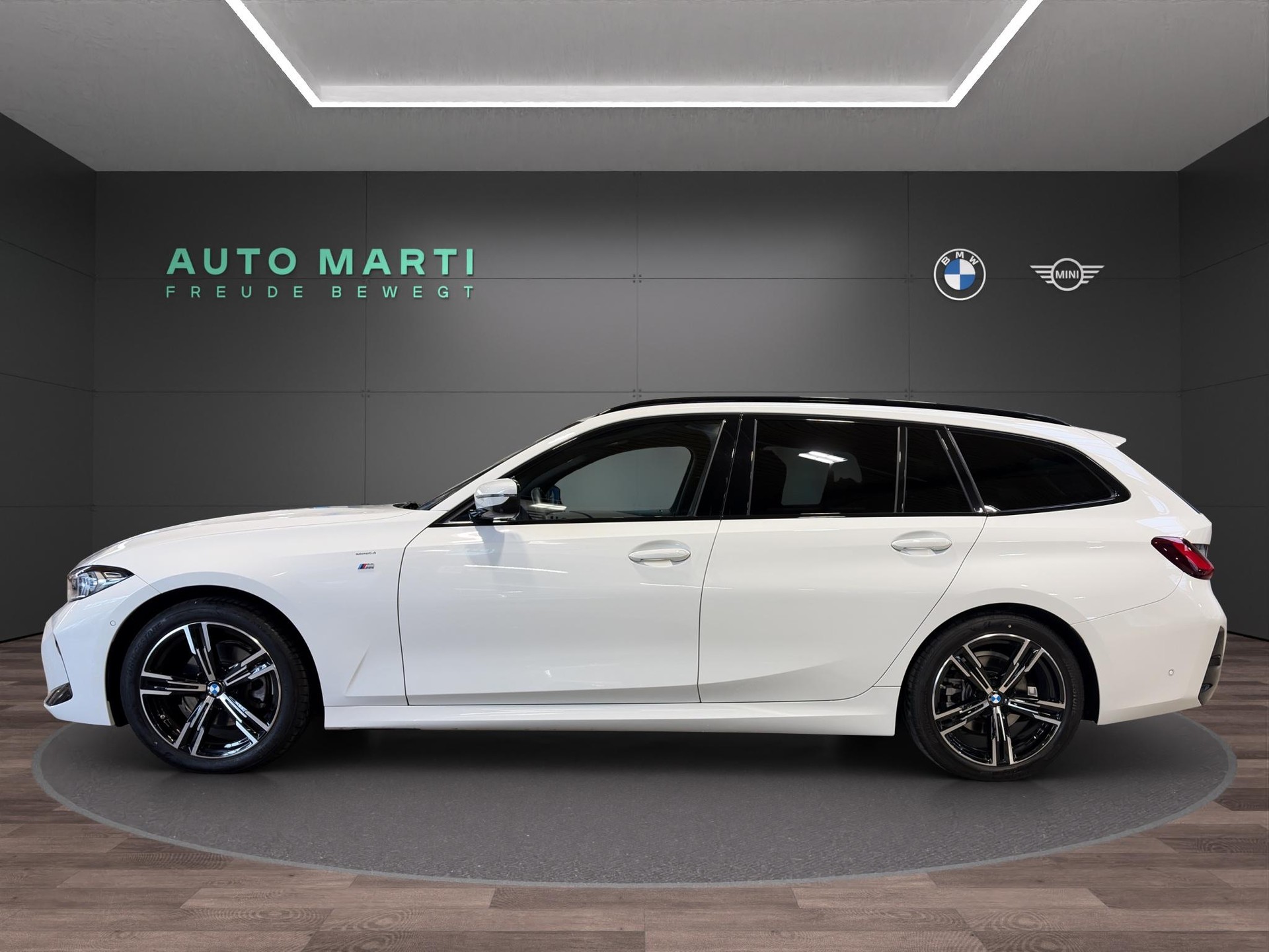 BMW 320d xDrive Touring M Sport-showroom-element-1
