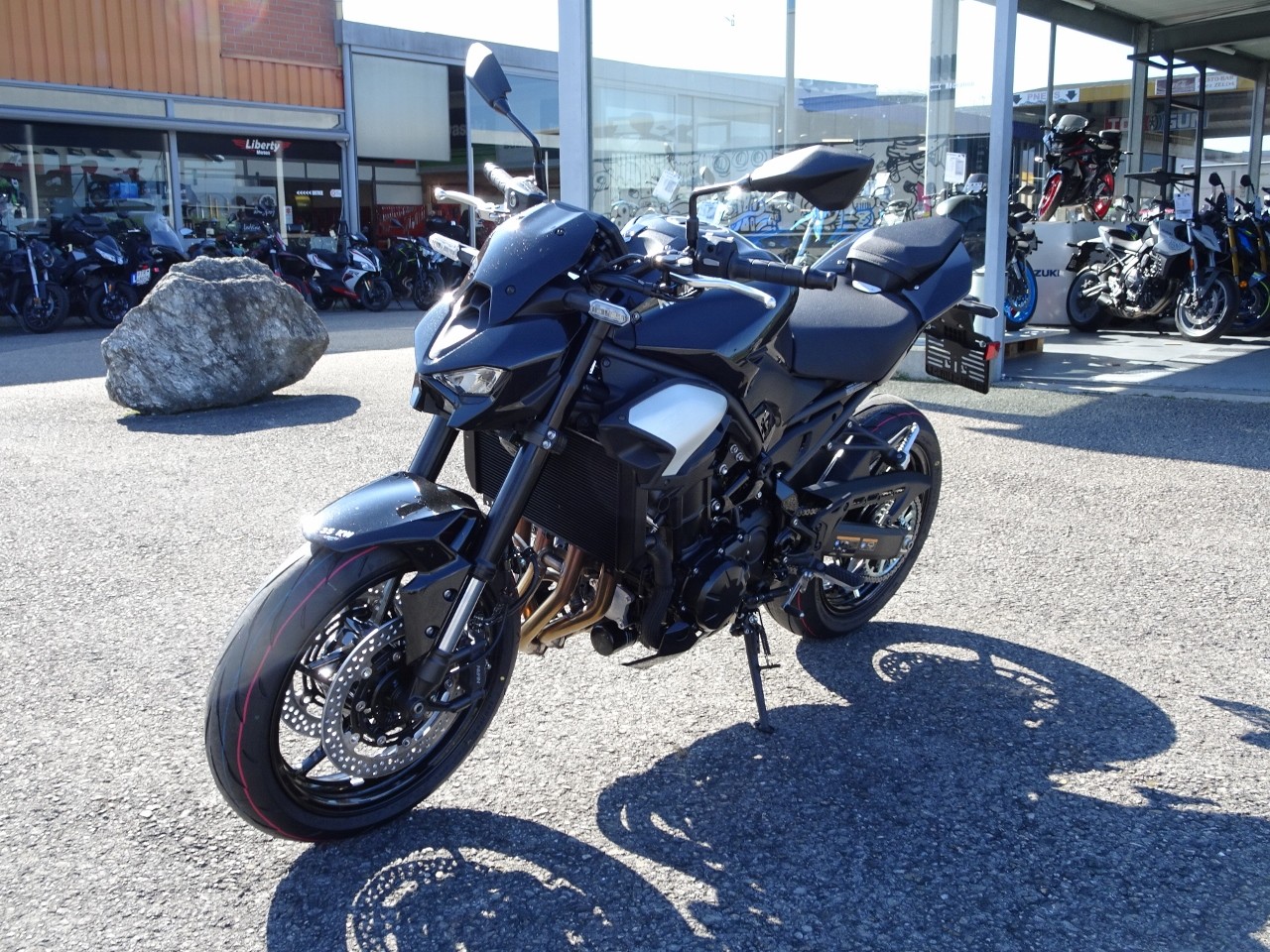 KAWASAKI Z 900-image-3