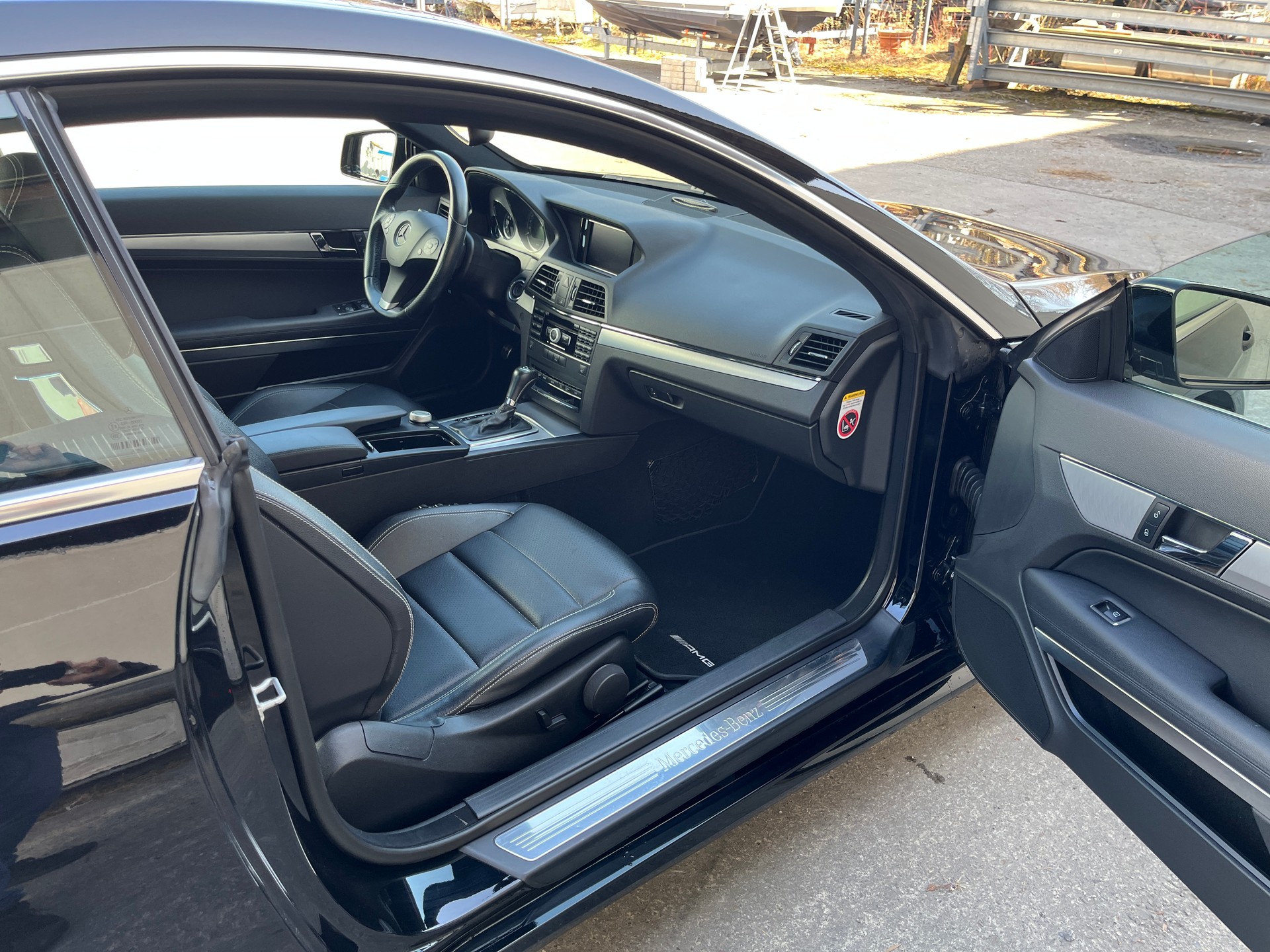 MERCEDES-BENZ E 200 CGI BlueEfficiency My Star Automatic-image-6