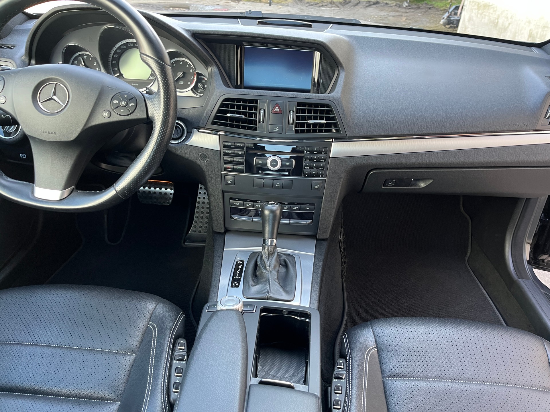 MERCEDES-BENZ E 200 CGI BlueEfficiency My Star Automatic-image-8