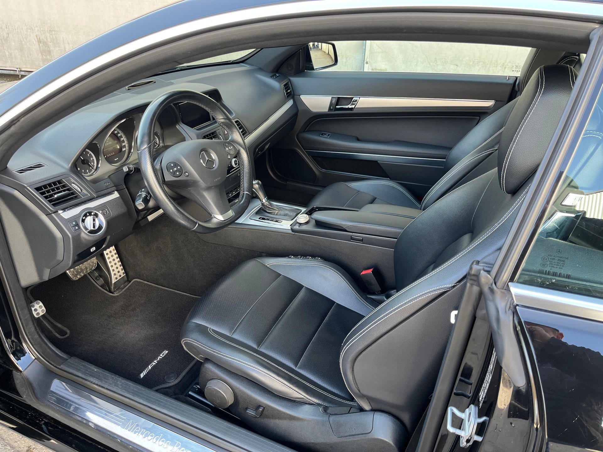 MERCEDES-BENZ E 200 CGI BlueEfficiency My Star Automatic-image-9