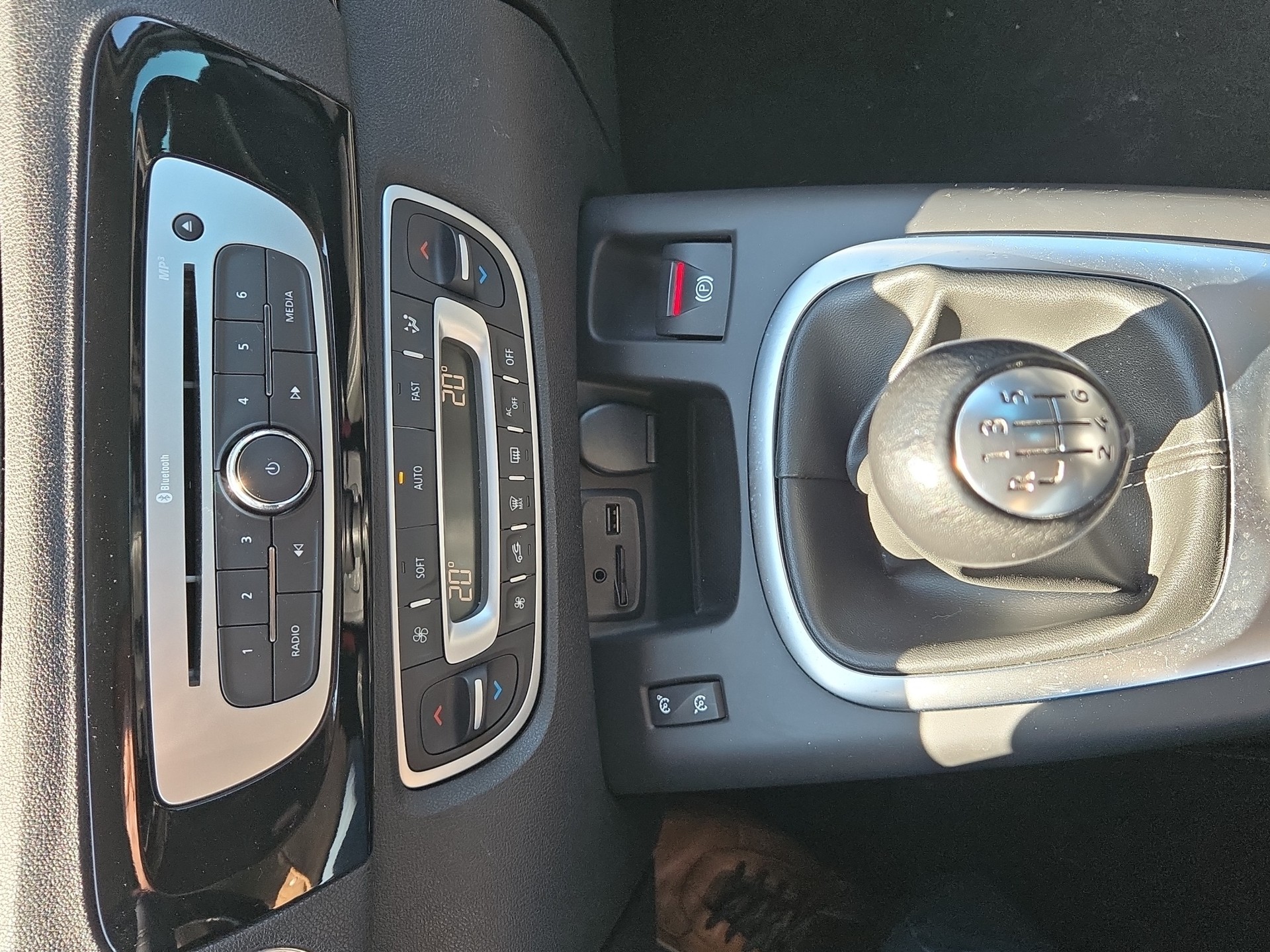 RENAULT Scénic 1.2 16V Turbo Expression-image-11