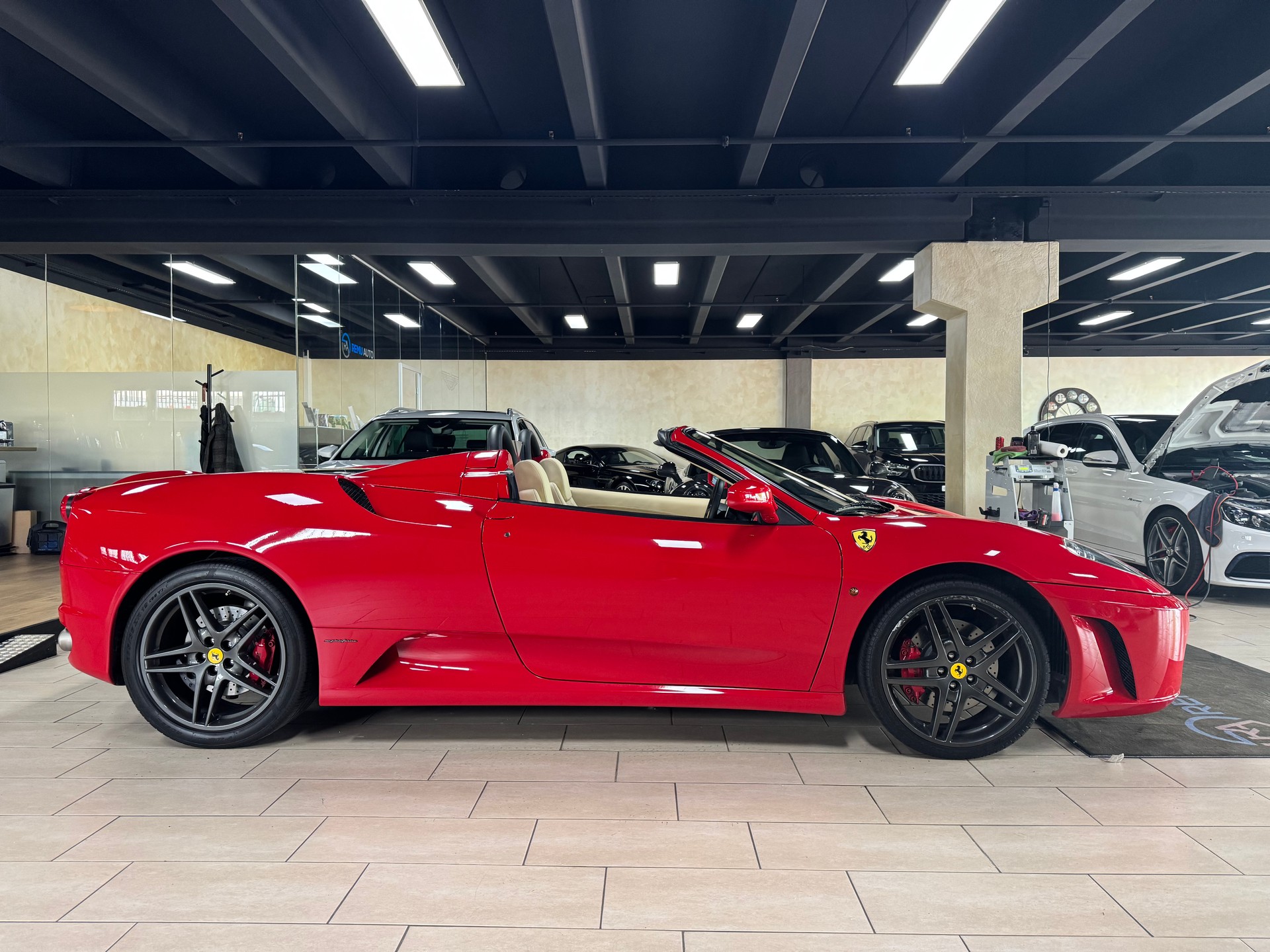 FERRARI F430 Spider-showroom-element-1