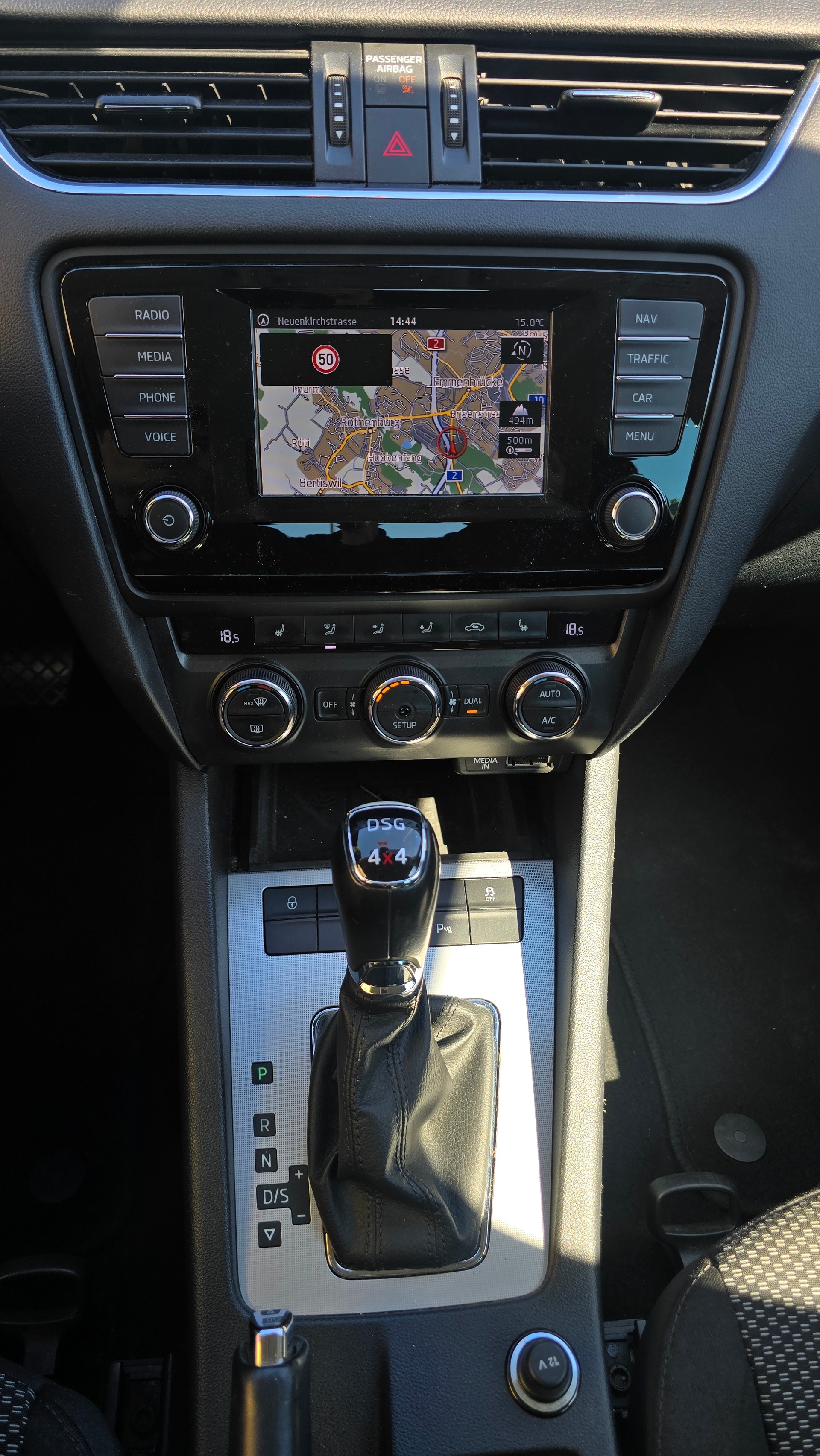 SKODA Octavia Combi 2.0 TDI Ambition 4x4 DSG-image-15