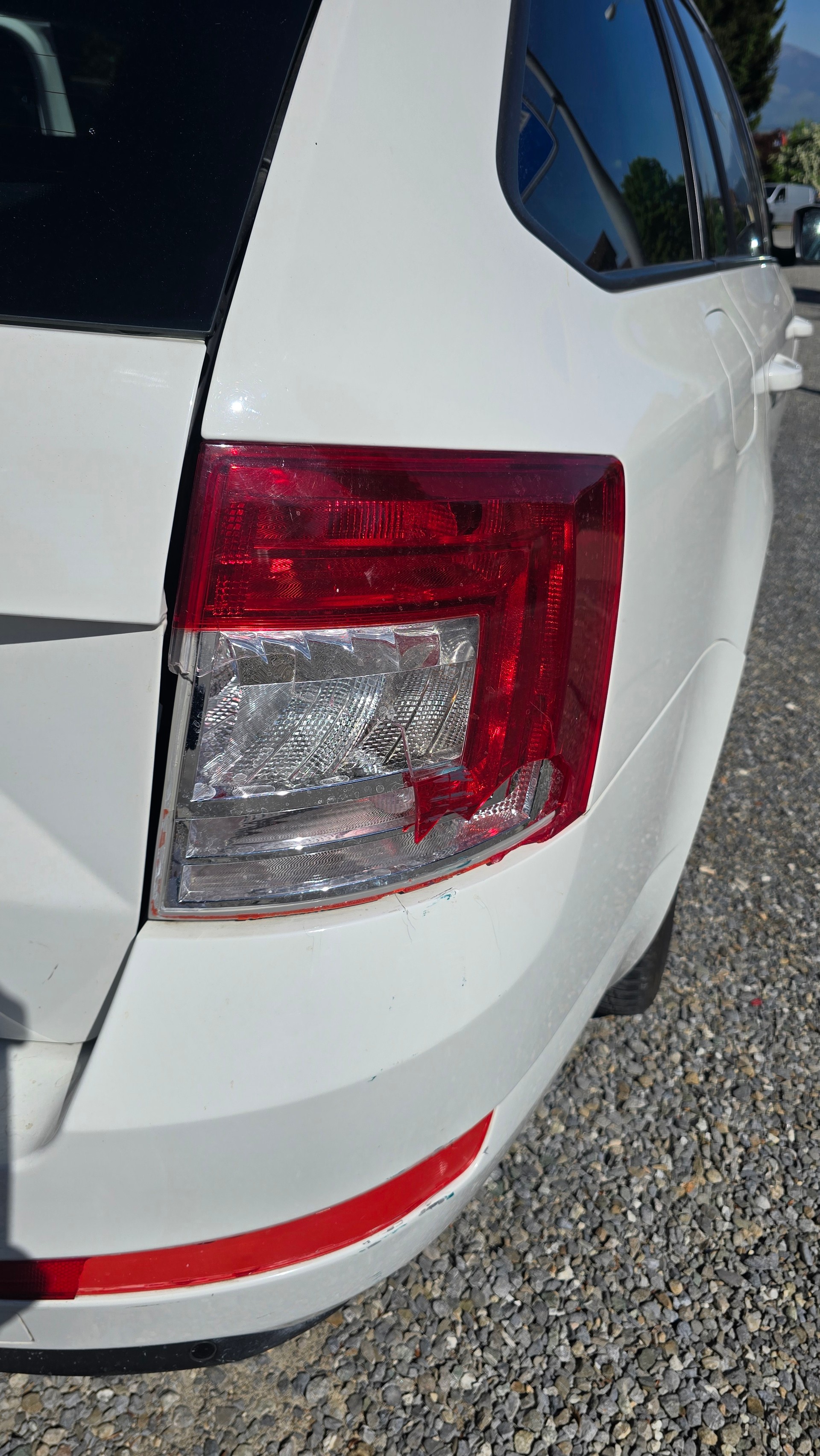 SKODA Octavia Combi 2.0 TDI Ambition 4x4 DSG-image-7