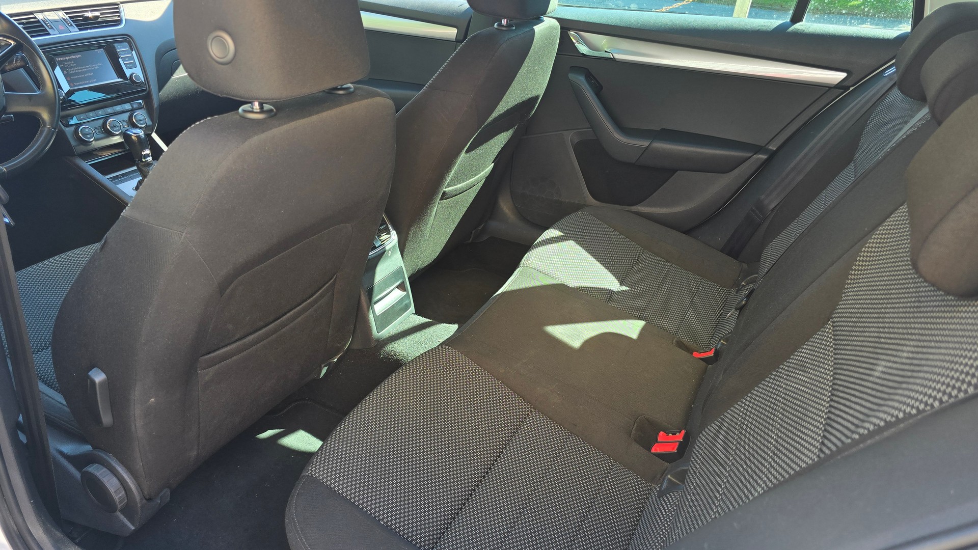 SKODA Octavia Combi 2.0 TDI Ambition 4x4 DSG-image-9