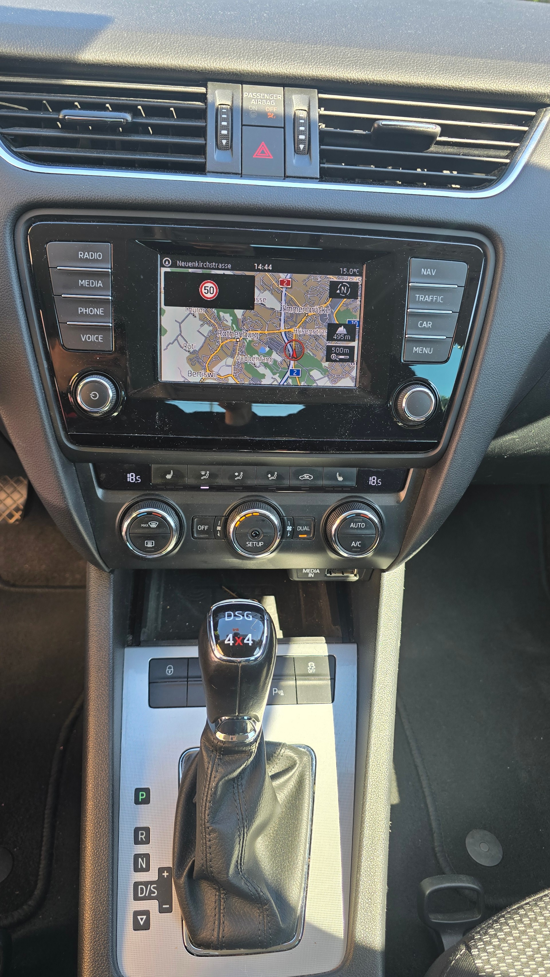 SKODA Octavia Combi 2.0 TDI Ambition 4x4 DSG-image-14