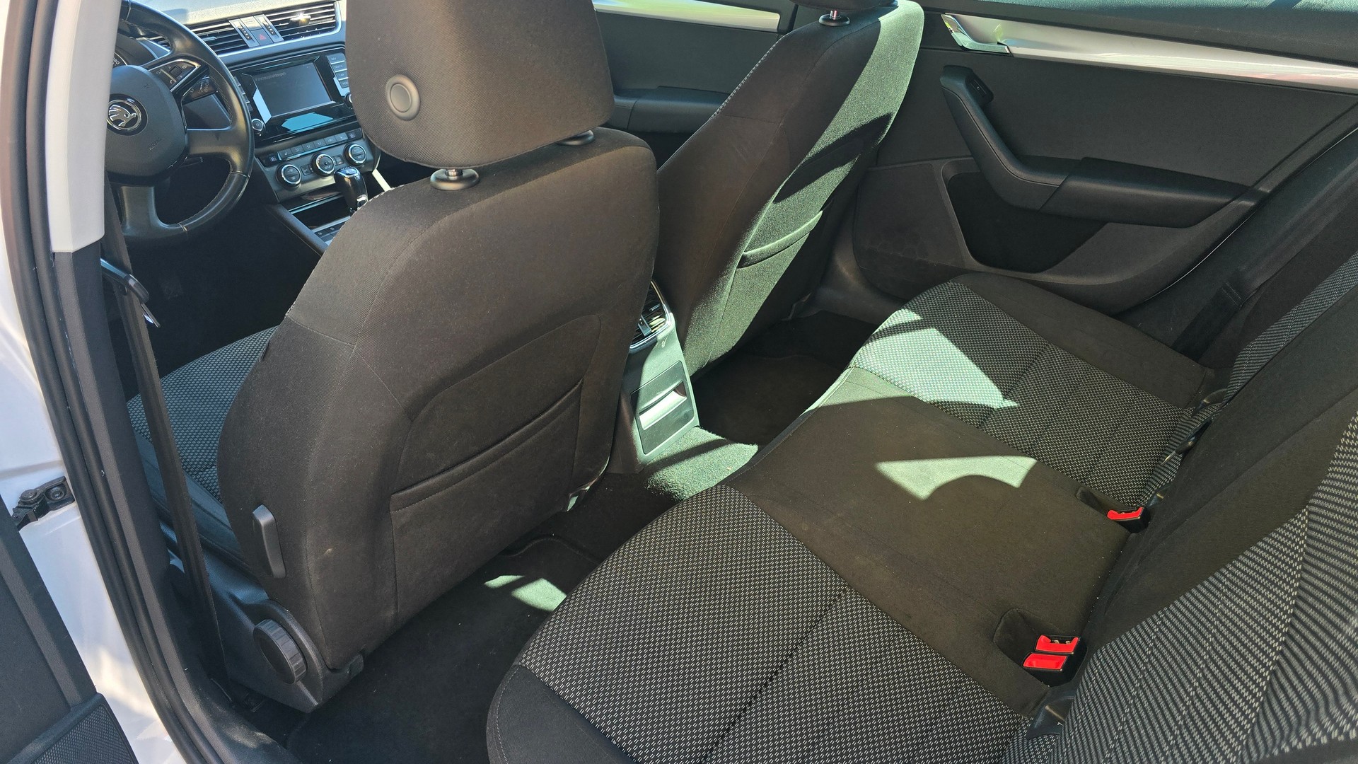 SKODA Octavia Combi 2.0 TDI Ambition 4x4 DSG-image-8