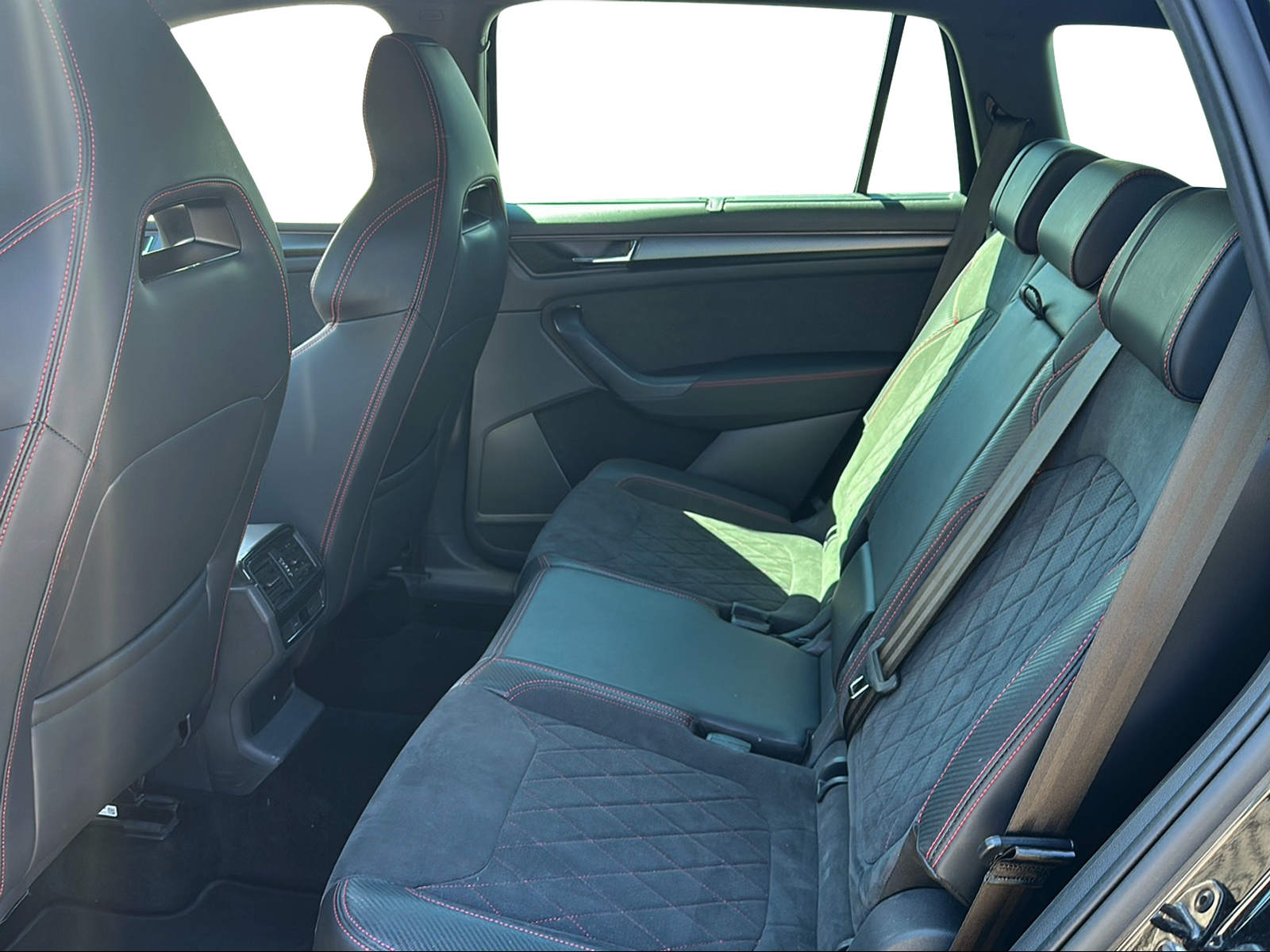 SKODA Kodiaq 2.0 TSI 4x4 RS-image-4