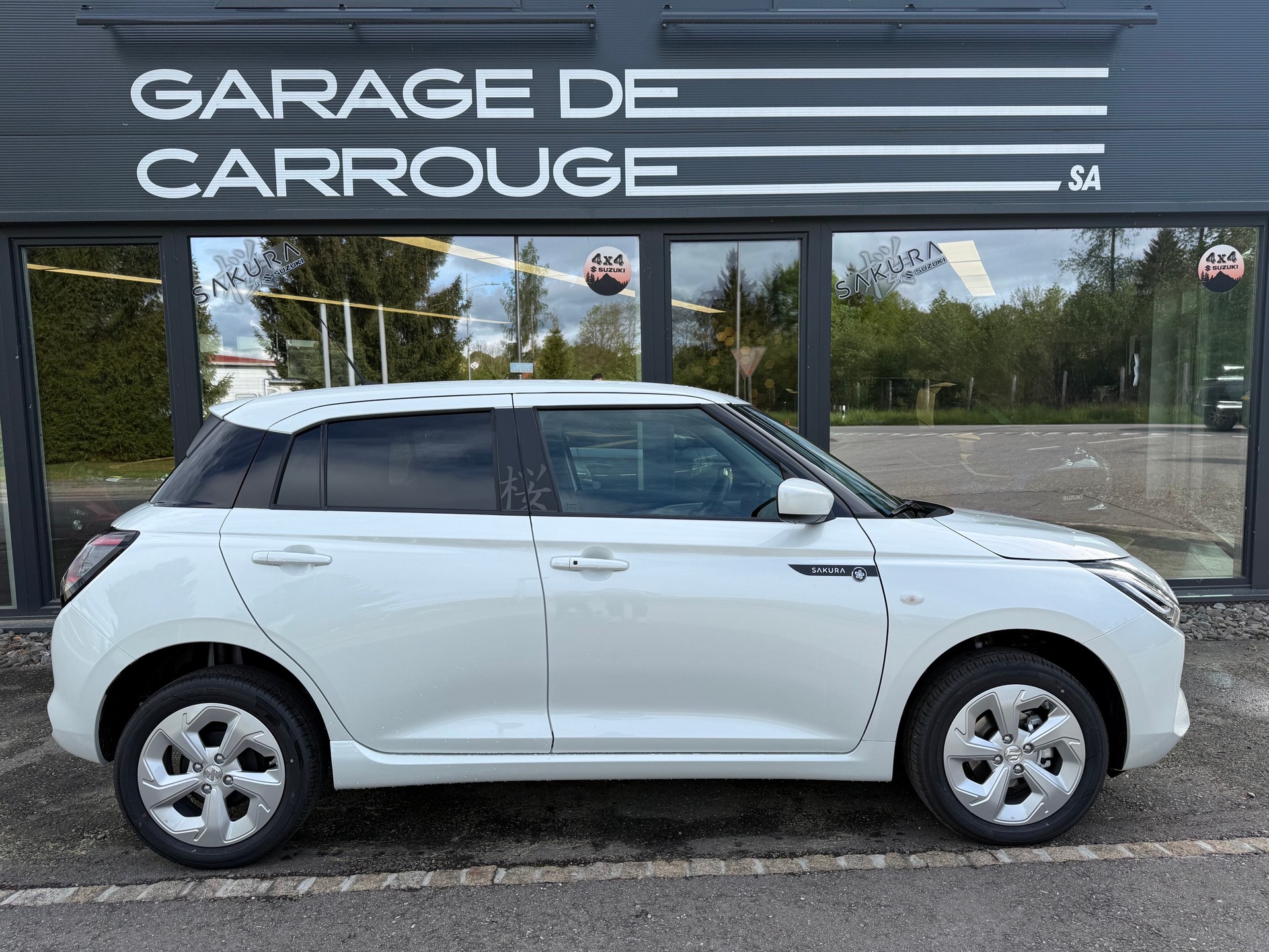 SUZUKI Swift 1.2 Sakura Hybrid 4x4-image-6