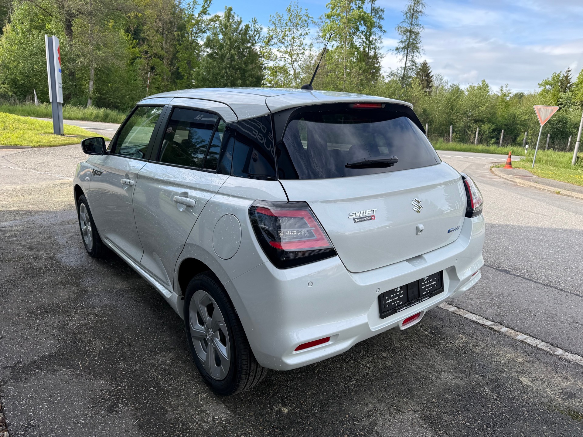 SUZUKI Swift 1.2 Sakura Hybrid 4x4-image-3