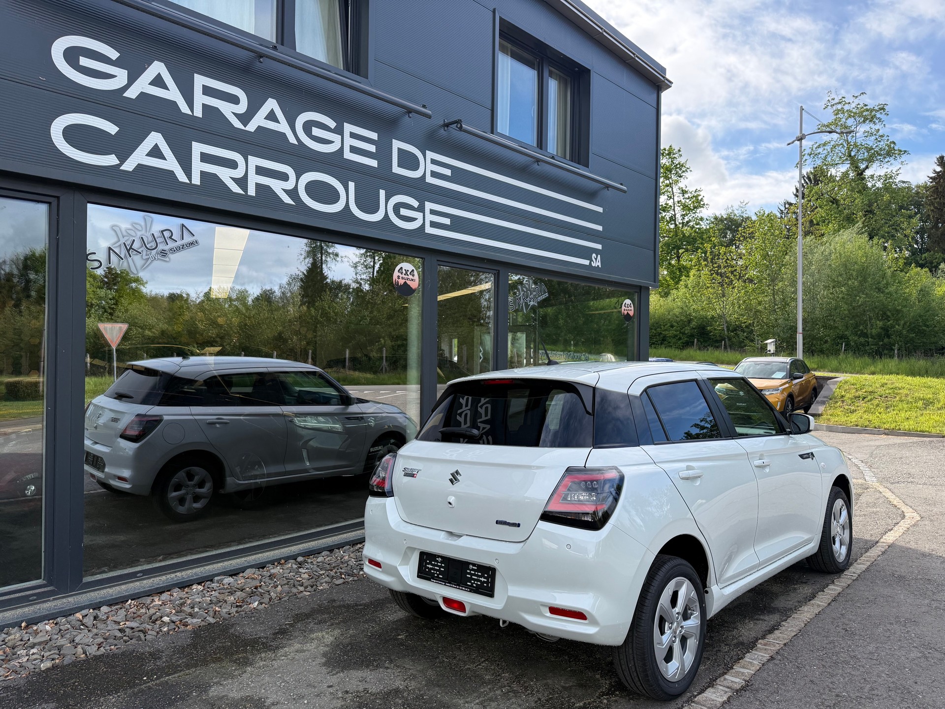 SUZUKI Swift 1.2 Sakura Hybrid 4x4-image-5