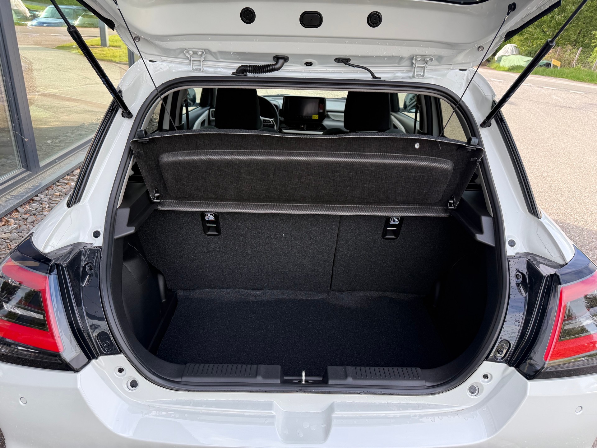 SUZUKI Swift 1.2 Sakura Hybrid 4x4-image-7