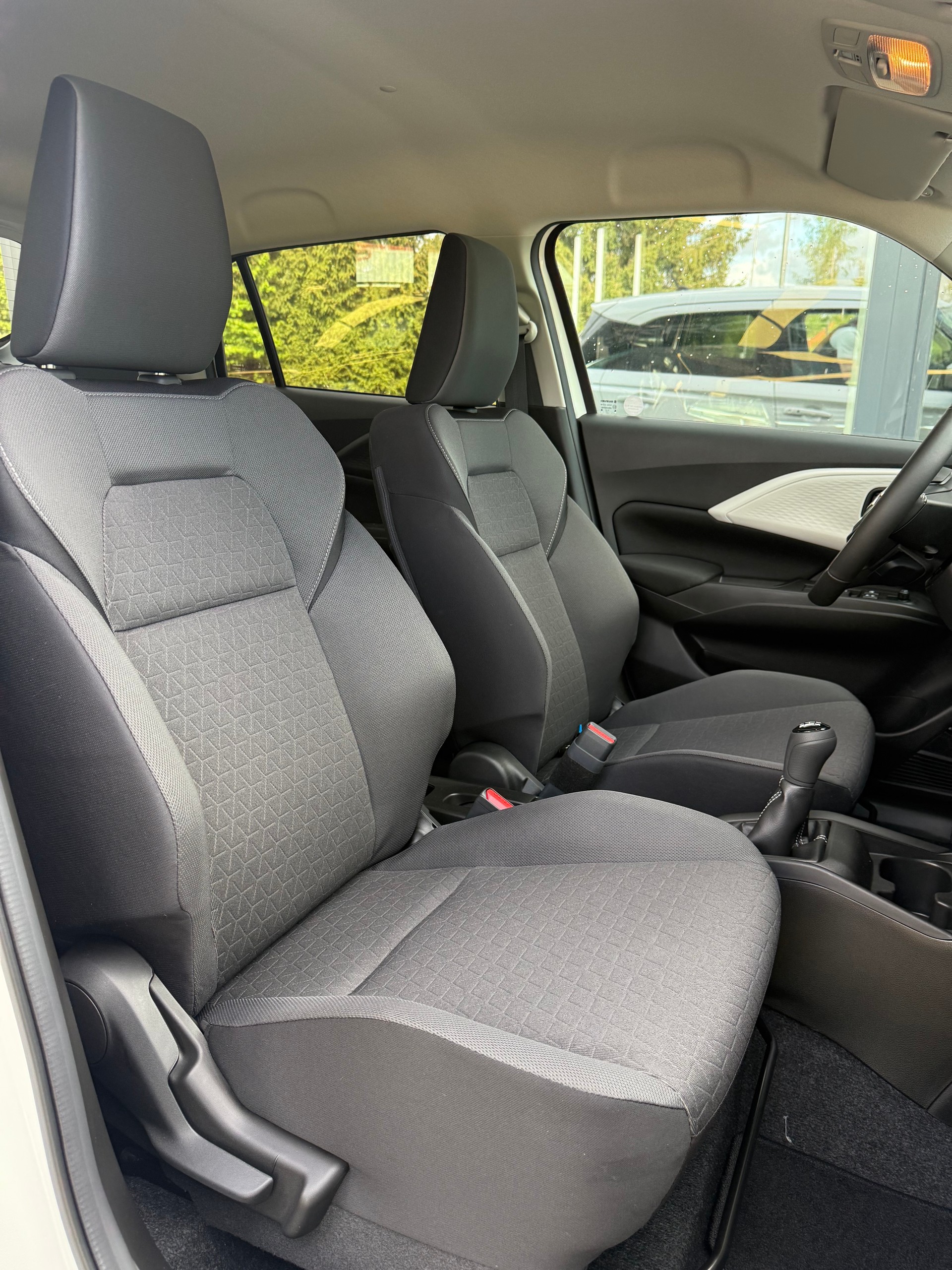 SUZUKI Swift 1.2 Sakura Hybrid 4x4-image-9