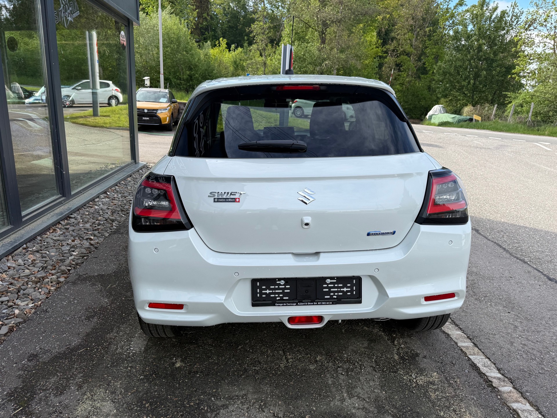 SUZUKI Swift 1.2 Sakura Hybrid 4x4-image-4