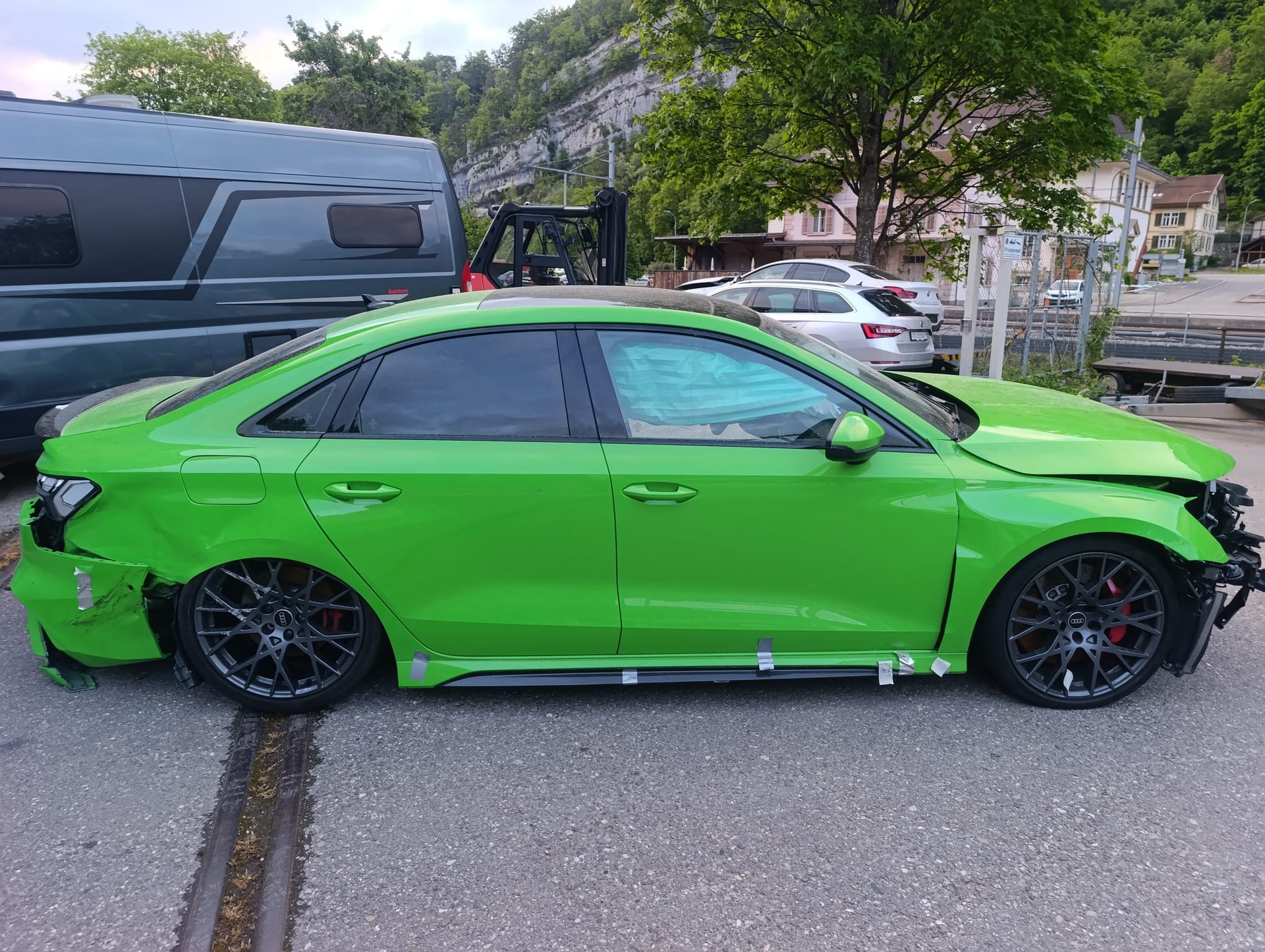 AUDI RS3 Limousine 2.5 TSI quattro S-tronic-showroom-element-1