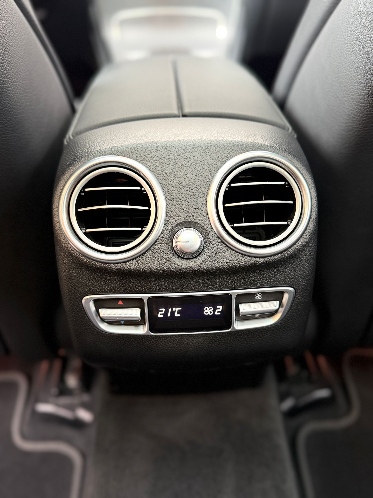 MERCEDES-BENZ GLC 300 AMG Line 4m-image-19