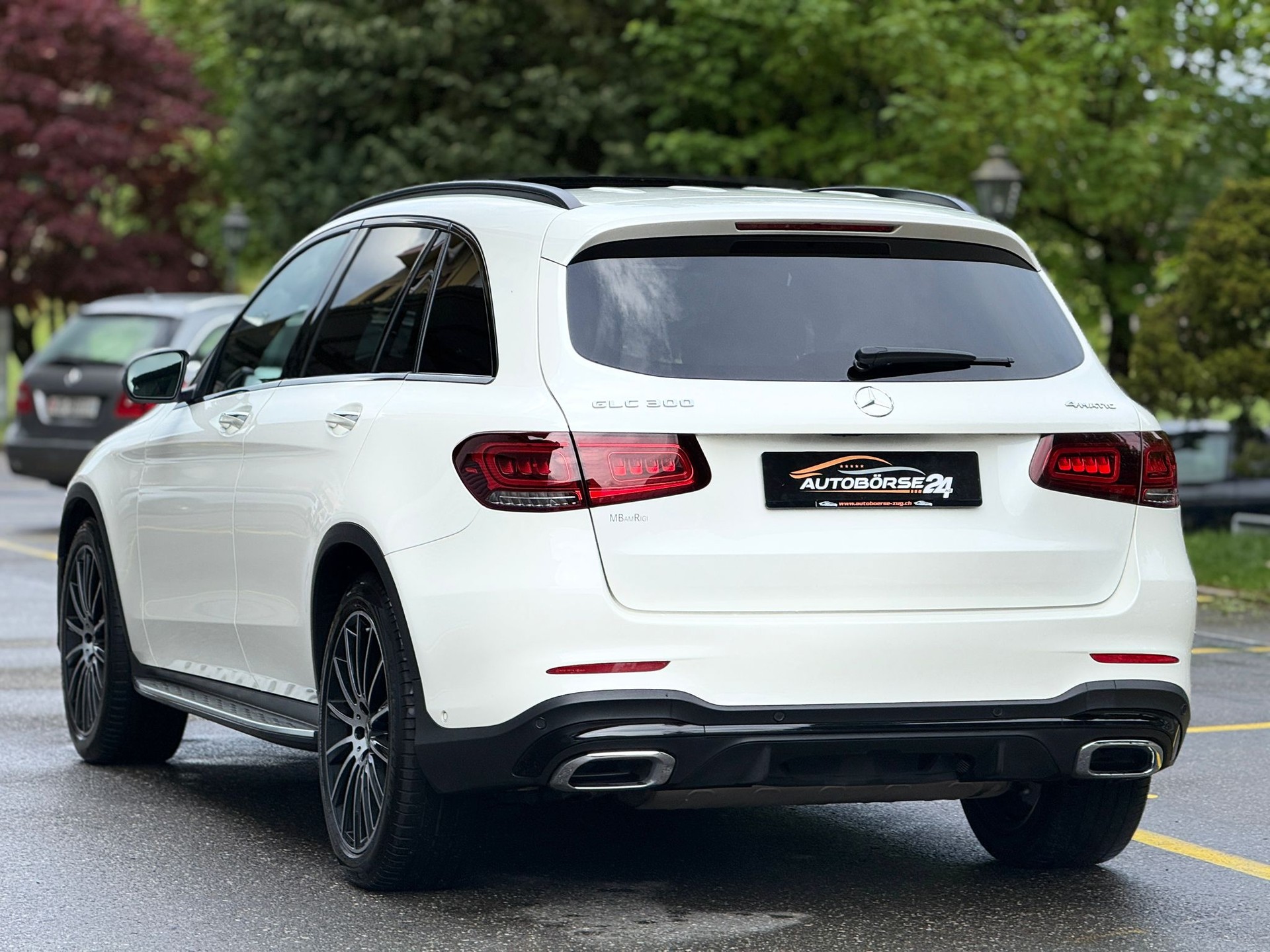 MERCEDES-BENZ GLC 300 AMG Line 4m-showroom-element-3