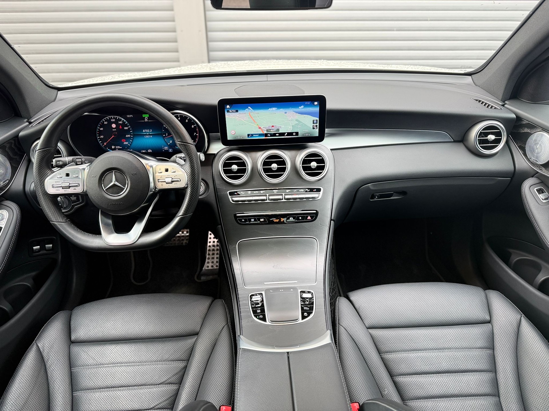 MERCEDES-BENZ GLC 300 AMG Line 4m-image-13