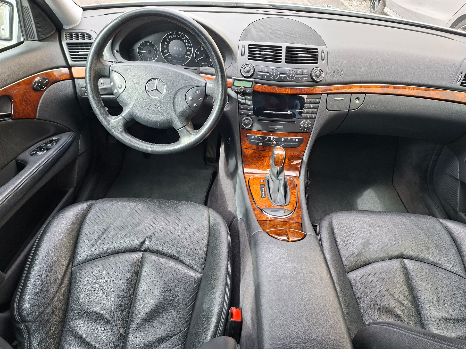 MERCEDES-BENZ E 270 CDI Elégance-image-8