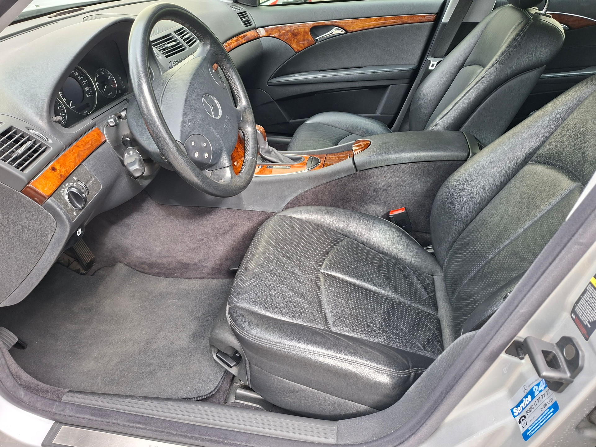 MERCEDES-BENZ E 270 CDI Elégance-image-6