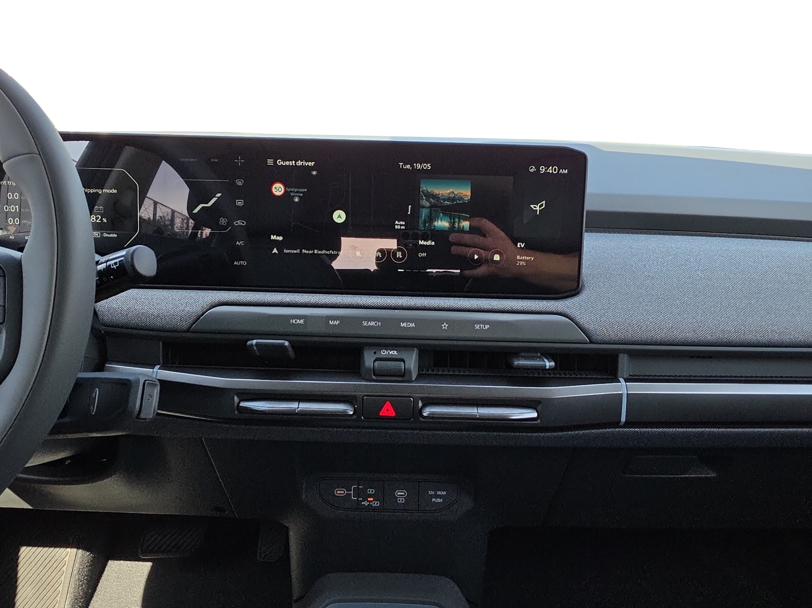 KIA EV3 81 kWh Earth+-image-4