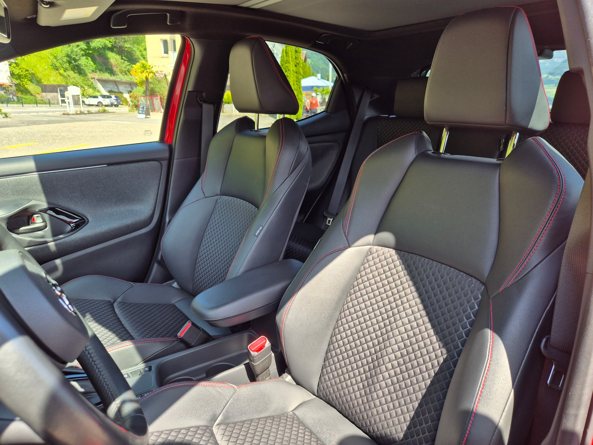 TOYOTA YARIS Hybrid 1.5 VVT-i HSD Premiere Edition-image-1