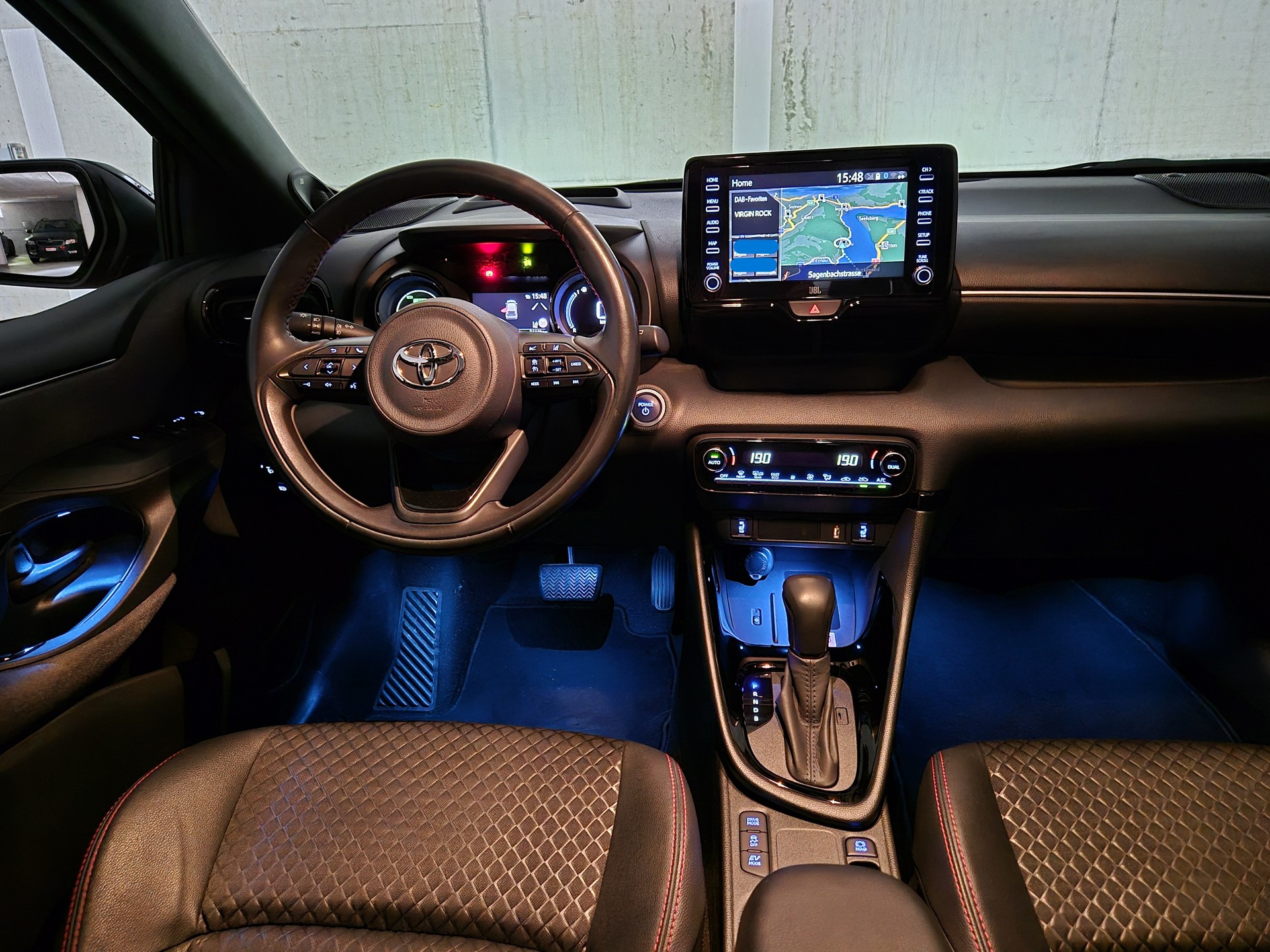 TOYOTA YARIS Hybrid 1.5 VVT-i HSD Premiere Edition-image-2