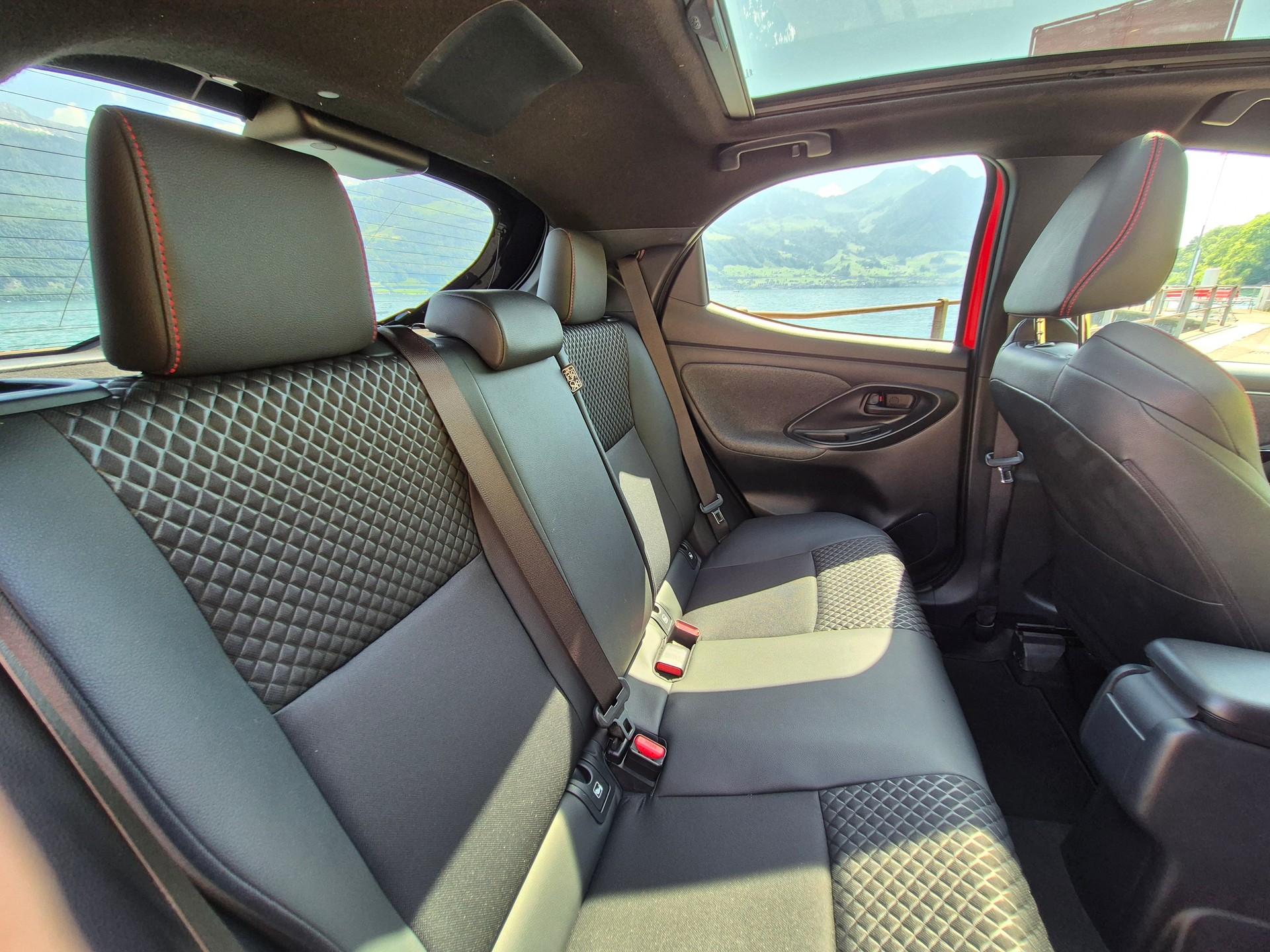 TOYOTA YARIS Hybrid 1.5 VVT-i HSD Premiere Edition-image-4