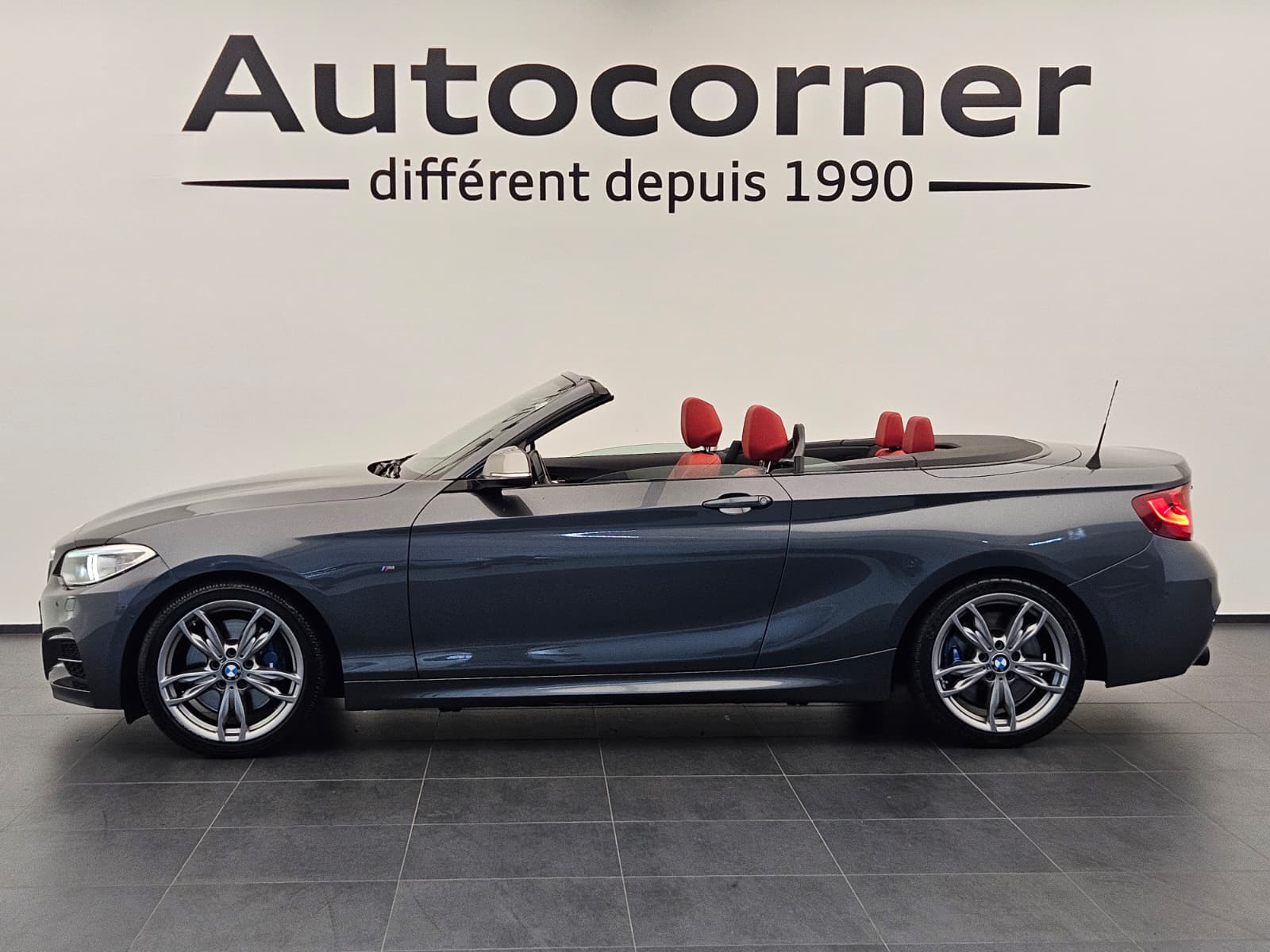 BMW M240i xDrive Steptronic-showroom-element-2
