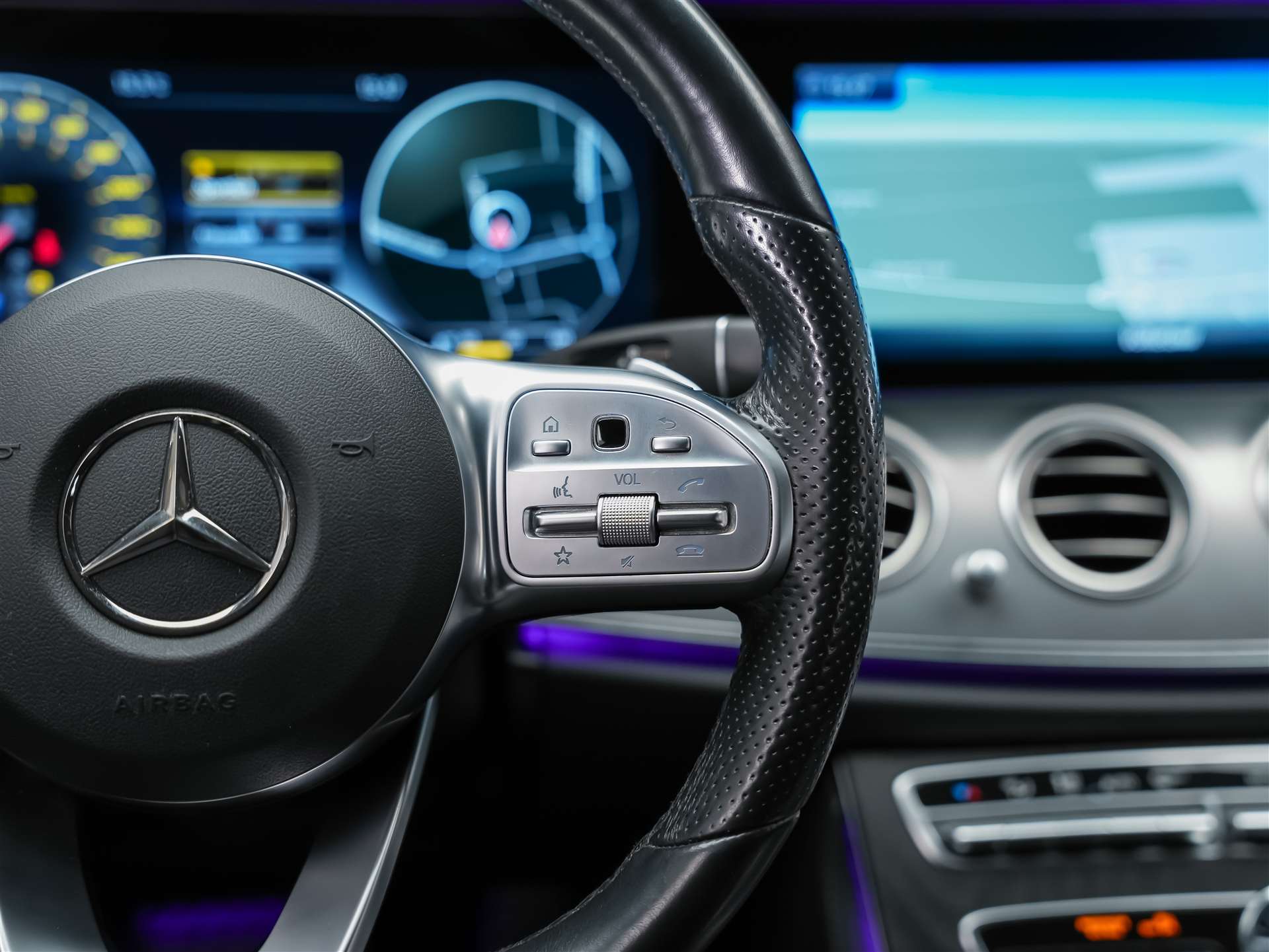 MERCEDES-BENZ E 220 d AMG Line 9G-Tronic *Facelift*Multibeam LED*ACC*360° Kamera*-image-26
