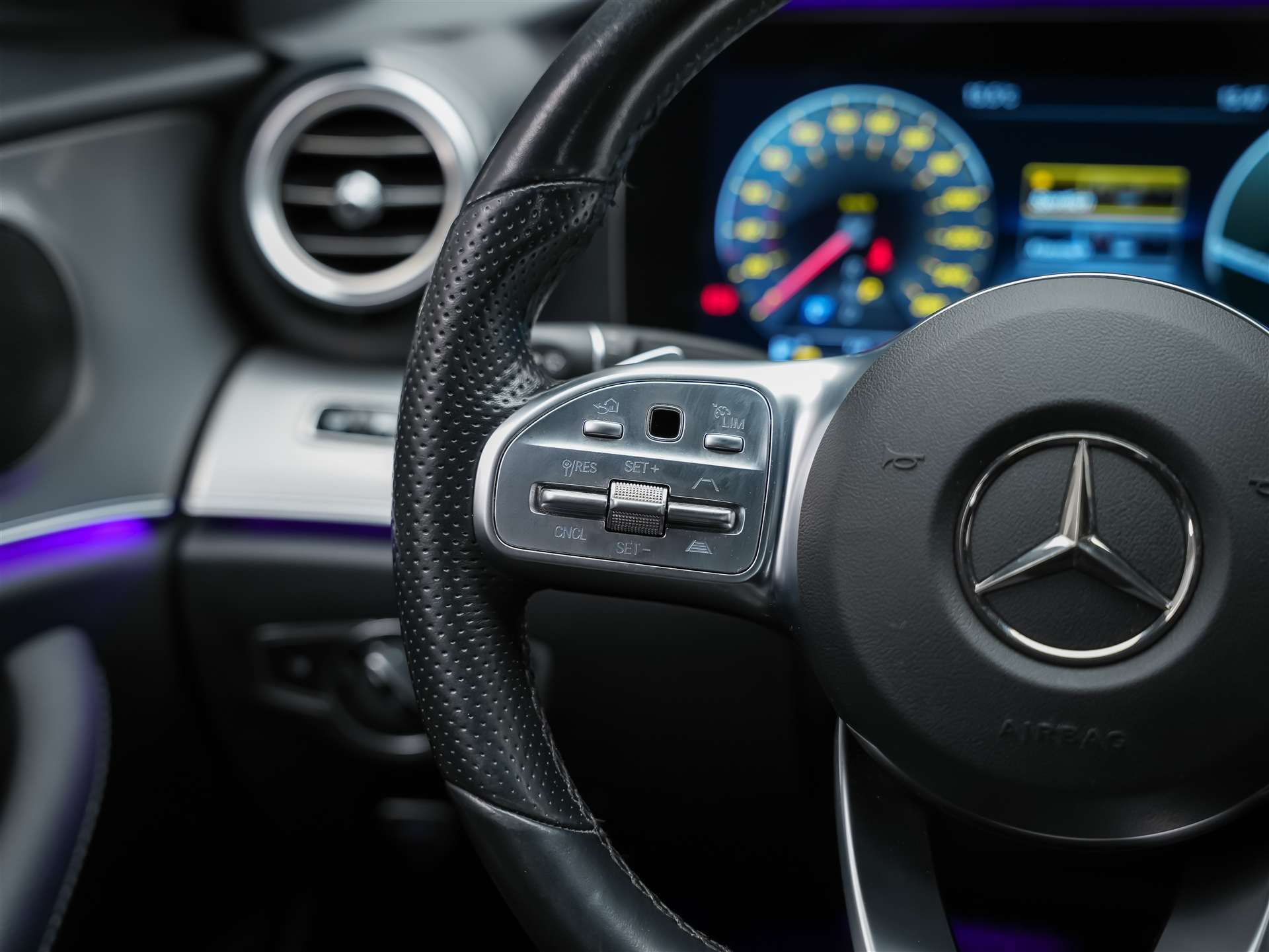 MERCEDES-BENZ E 220 d AMG Line 9G-Tronic *Facelift*Multibeam LED*ACC*360° Kamera*-image-25