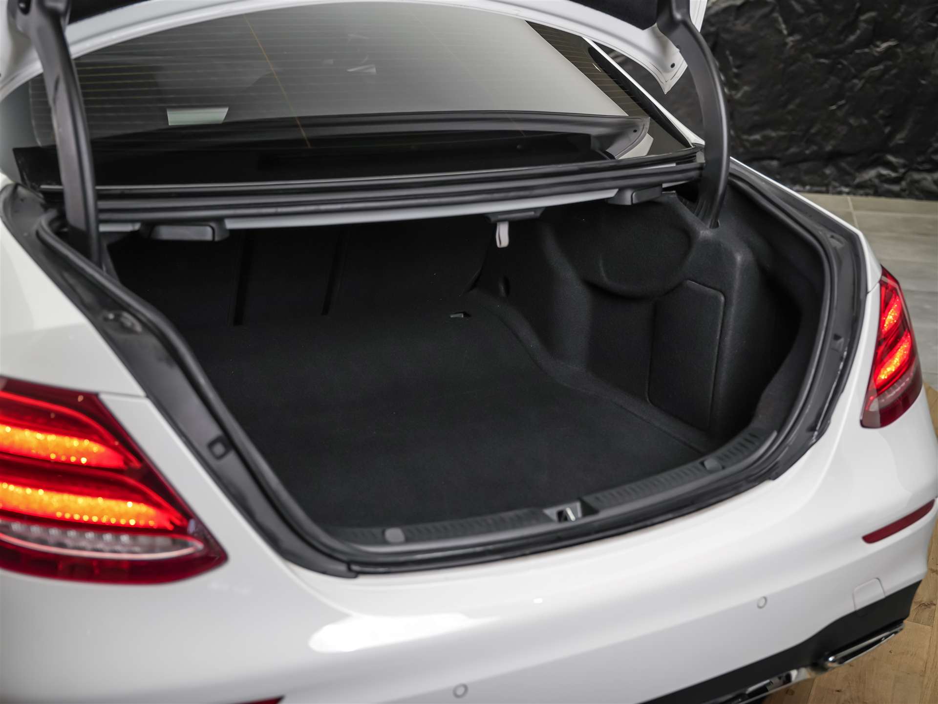 MERCEDES-BENZ E 220 d AMG Line 9G-Tronic *Facelift*Multibeam LED*ACC*360° Kamera*-image-36