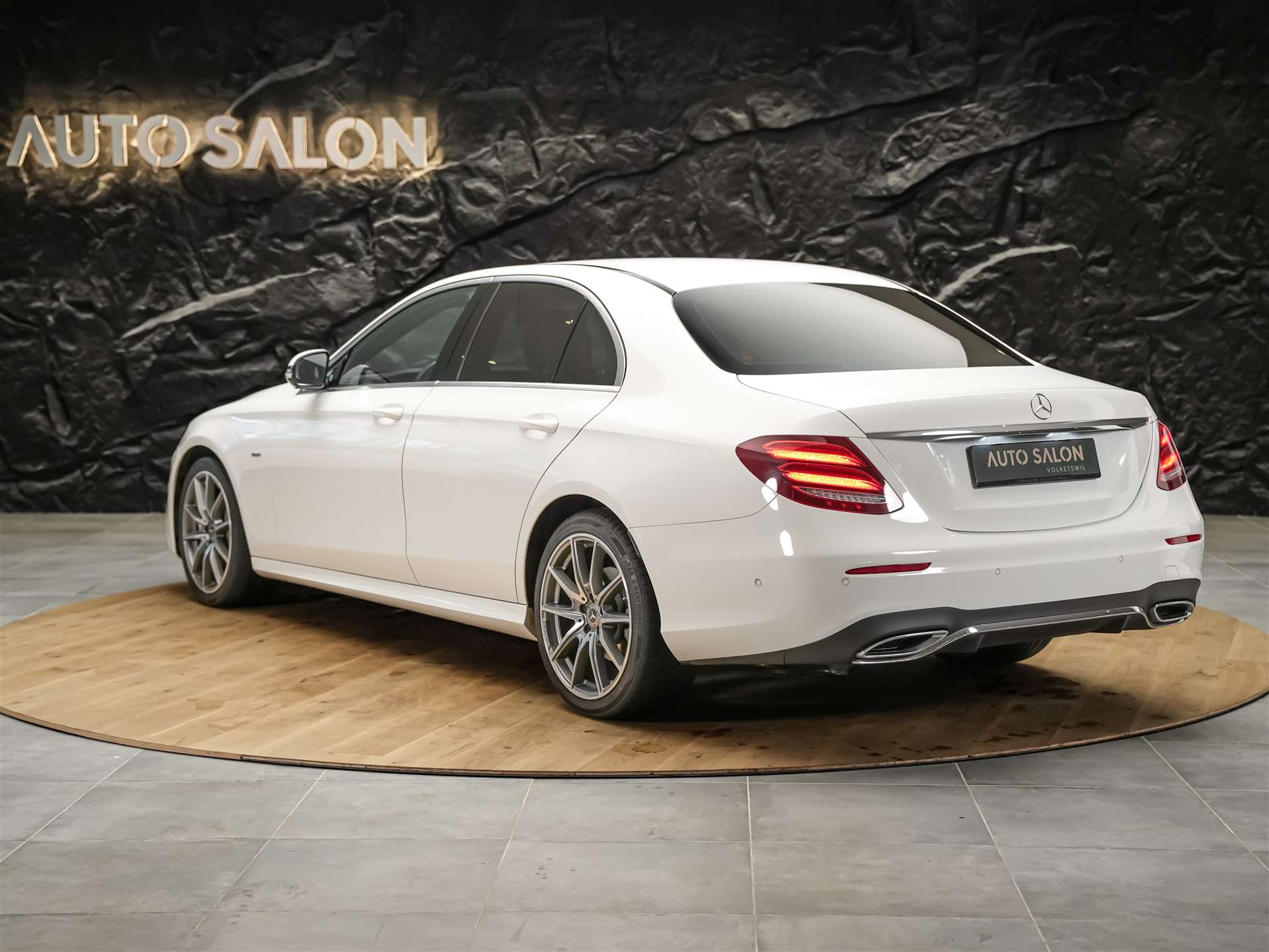 MERCEDES-BENZ E 220 d AMG Line 9G-Tronic *Facelift*Multibeam LED*ACC*360° Kamera*-showroom-element-3