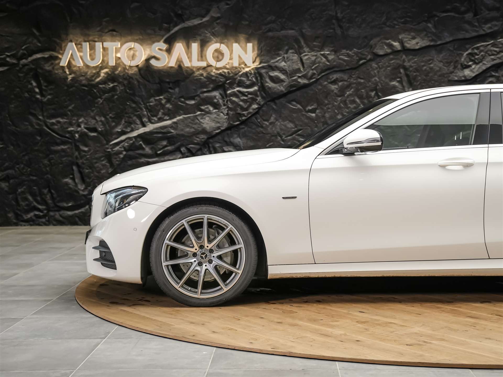 MERCEDES-BENZ E 220 d AMG Line 9G-Tronic *Facelift*Multibeam LED*ACC*360° Kamera*-image-14