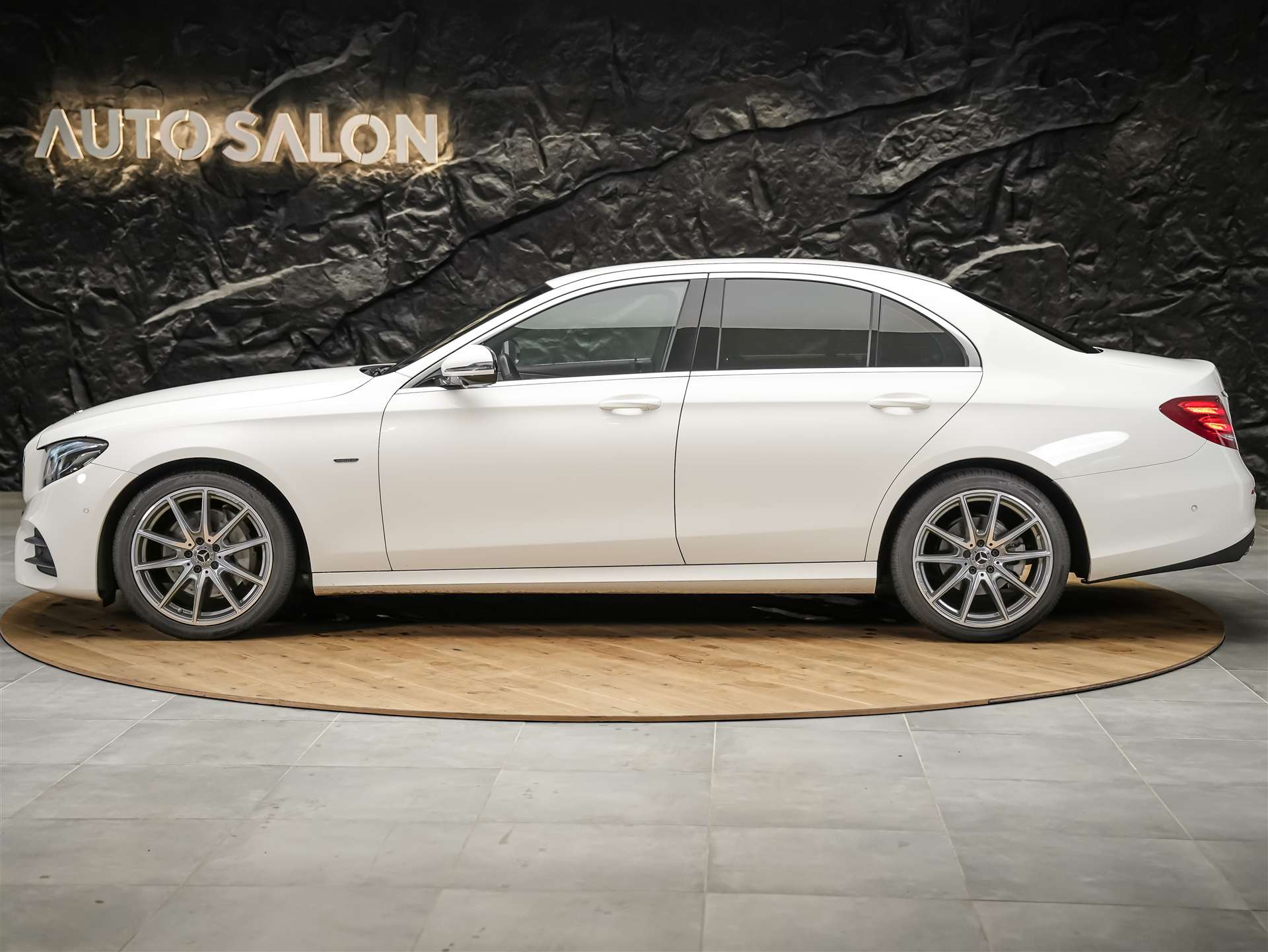 MERCEDES-BENZ E 220 d AMG Line 9G-Tronic *Facelift*Multibeam LED*ACC*360° Kamera*-showroom-element-2