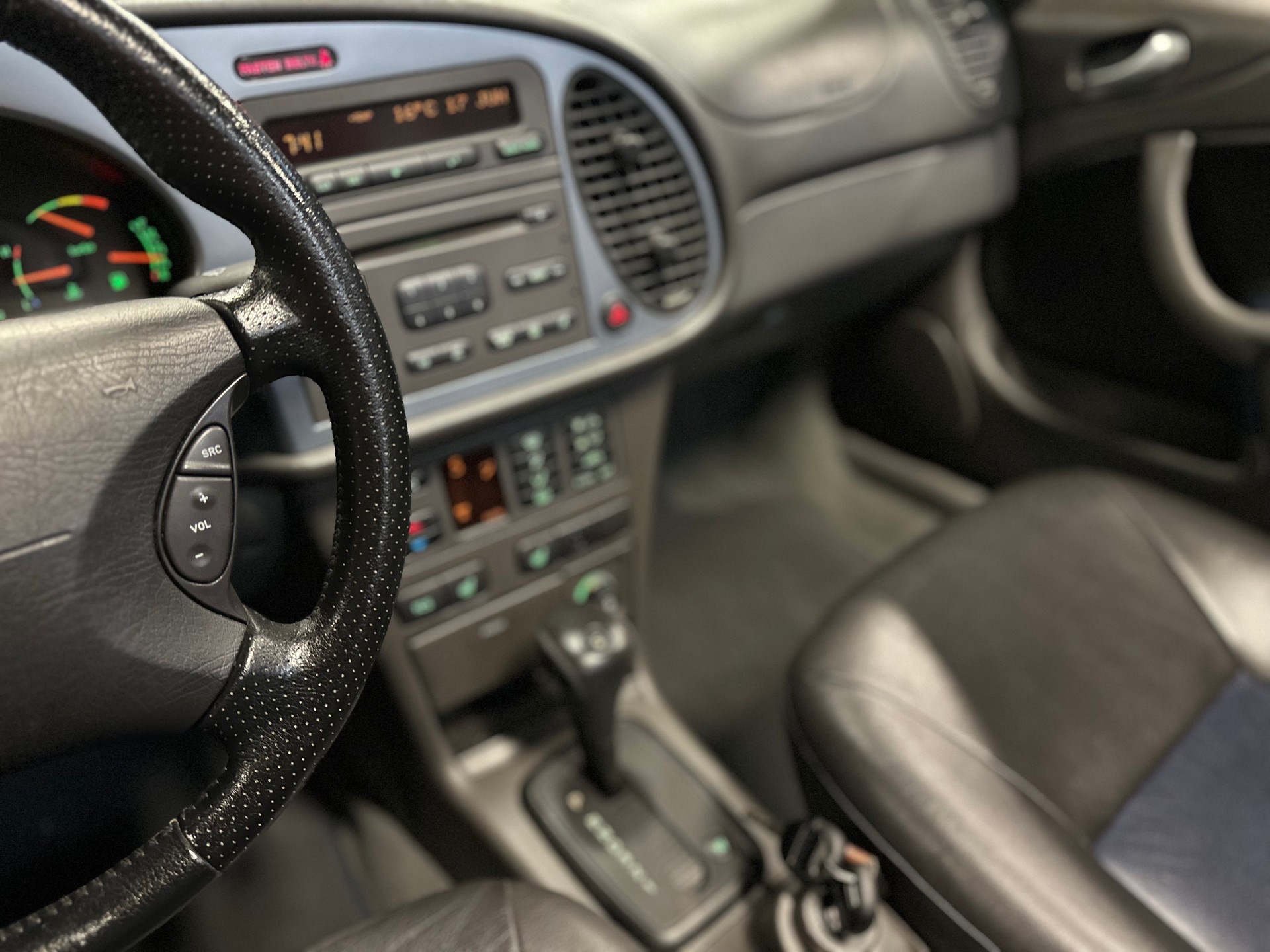 SAAB 9-3 2.0i-16 Turbo SE / ** Frisch ab MFK + Service / Neuwertiger Liebhaber Zustand **-image-18