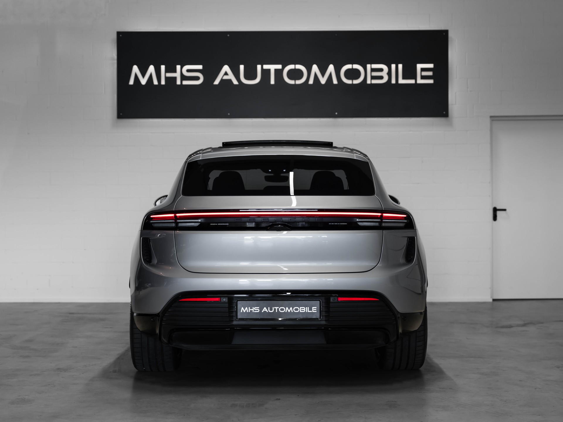 PORSCHE Macan Turbo 100kWh-showroom-element-3