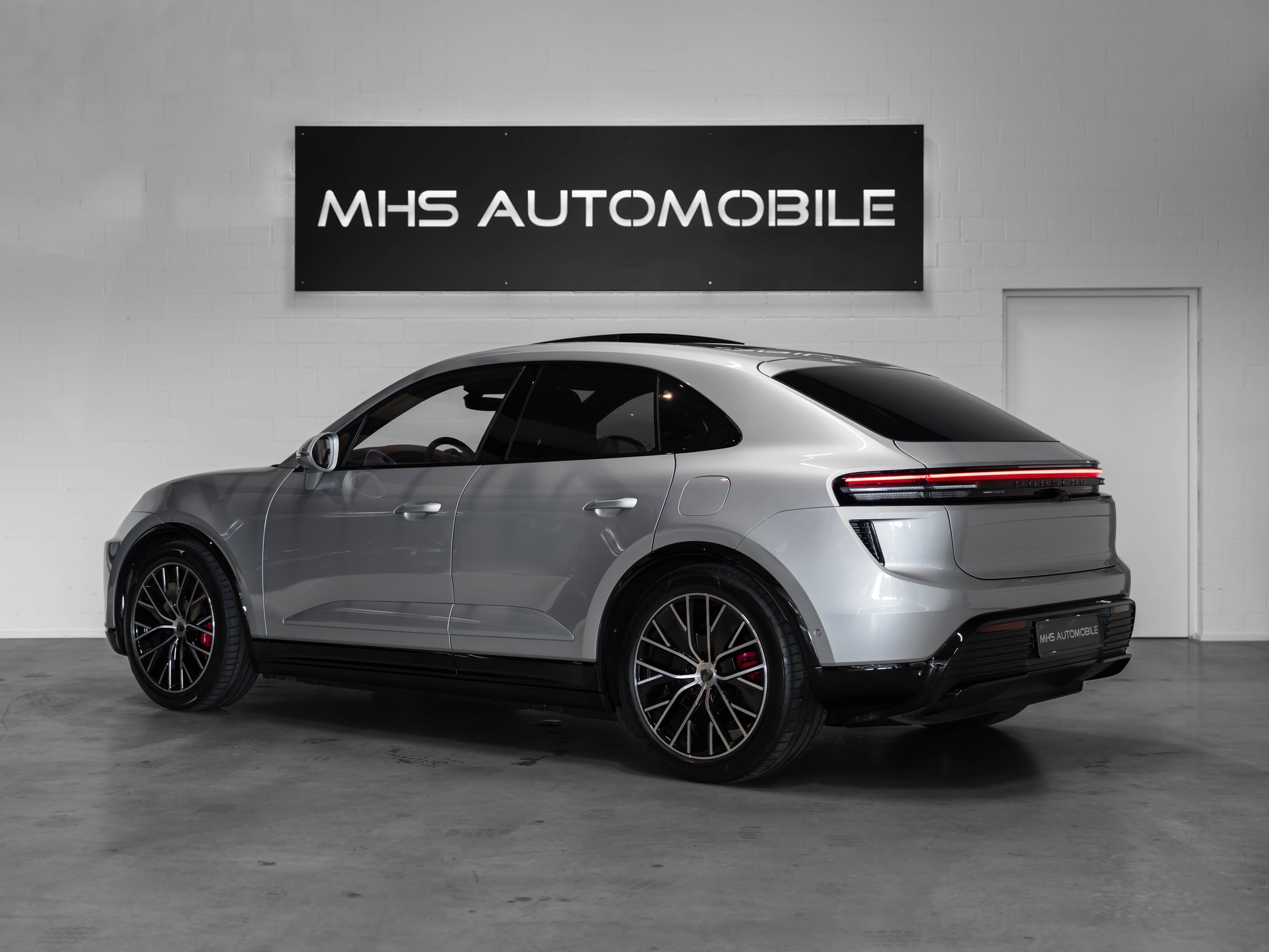 PORSCHE Macan Turbo 100kWh-showroom-element-2