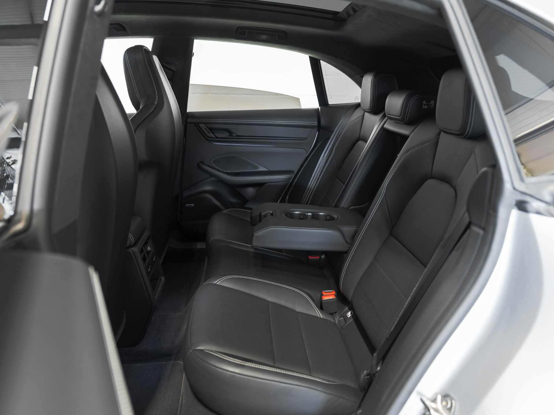 PORSCHE Macan Turbo 100kWh-image-14