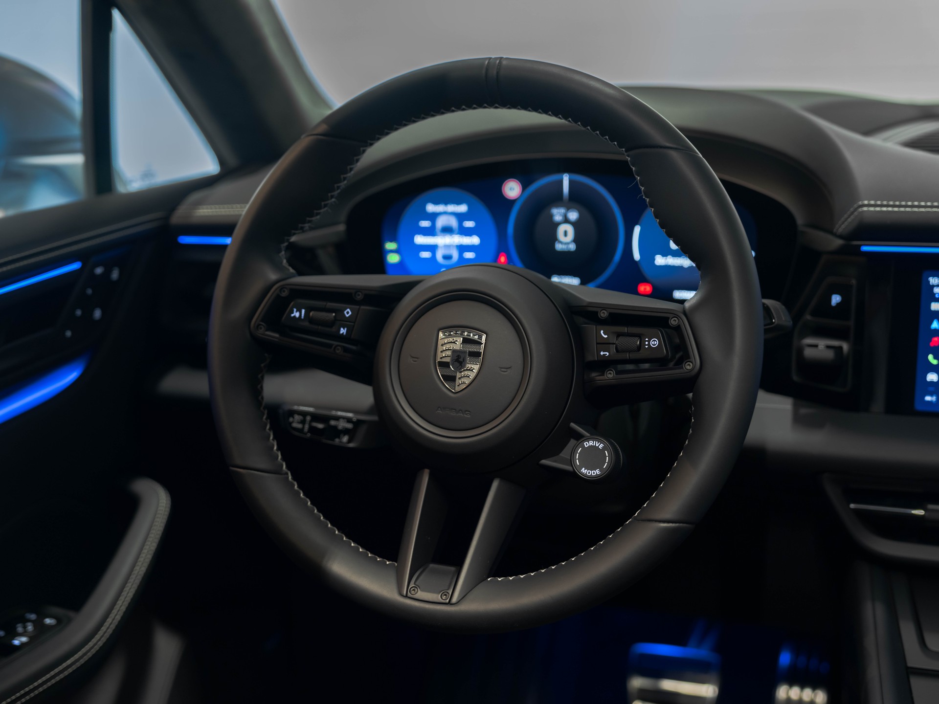 PORSCHE Macan Turbo 100kWh-image-36