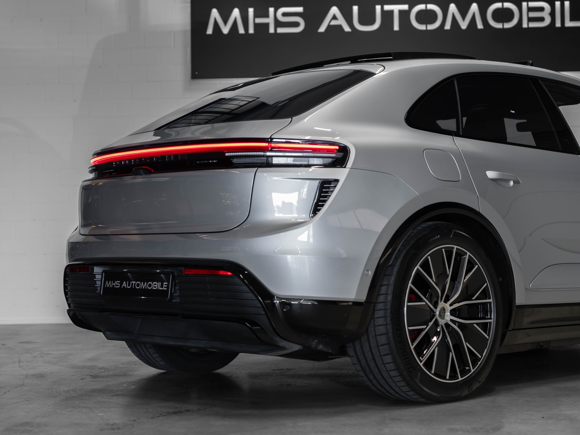 PORSCHE Macan Turbo 100kWh-image-22