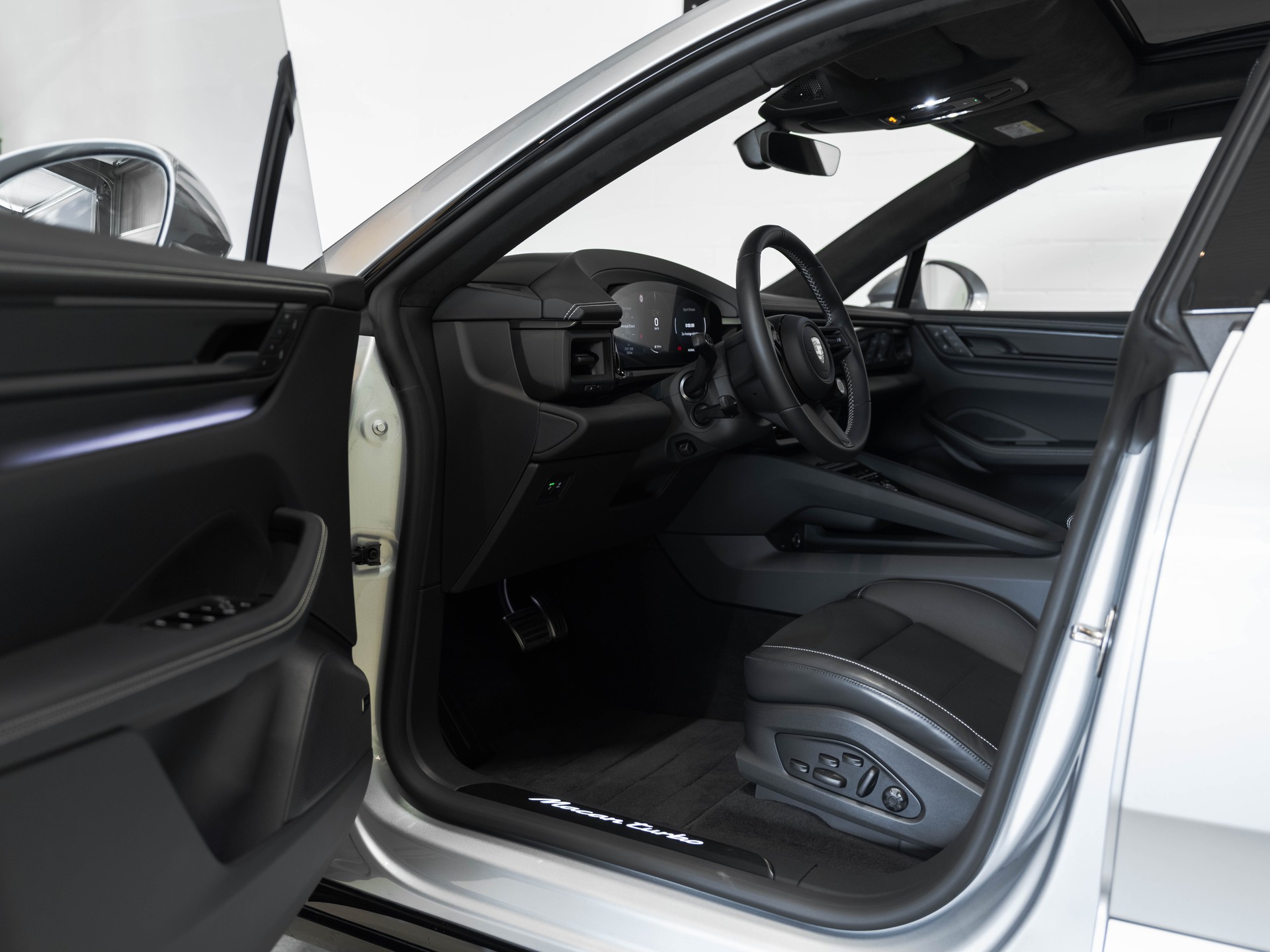 PORSCHE Macan Turbo 100kWh-image-7